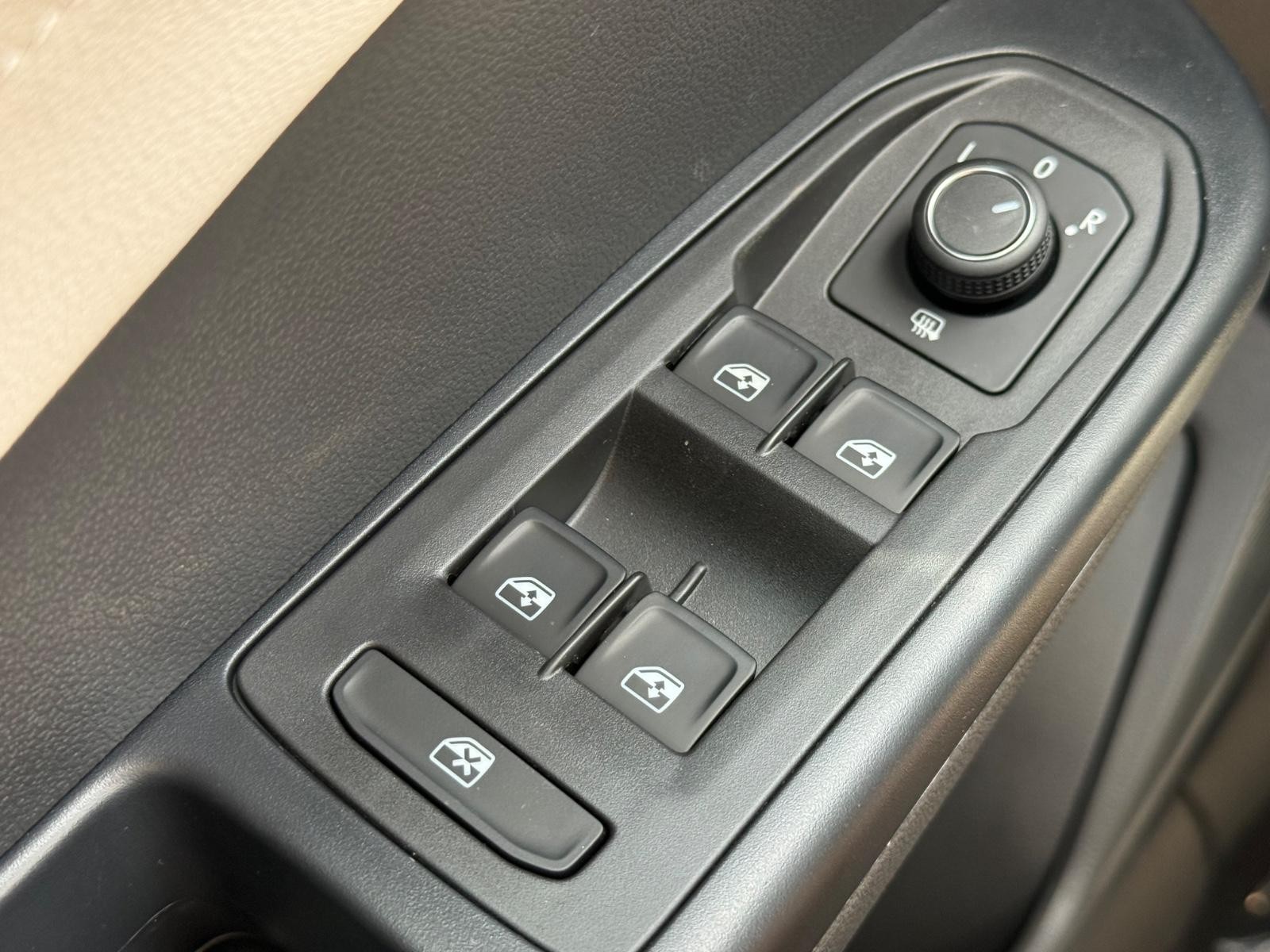 Volkswagen Taos Vehicle Image 15