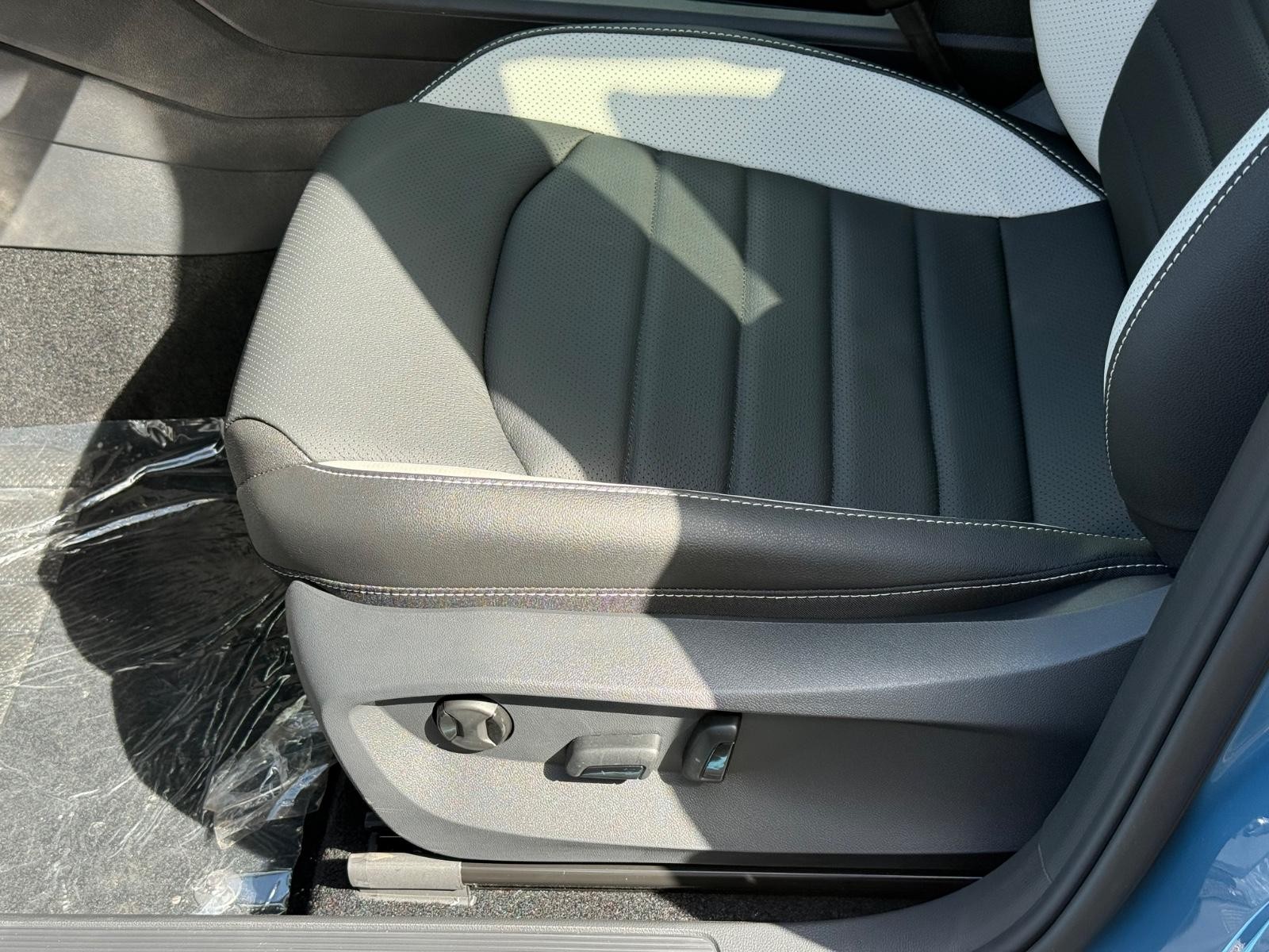 Volkswagen Taos Vehicle Image 16