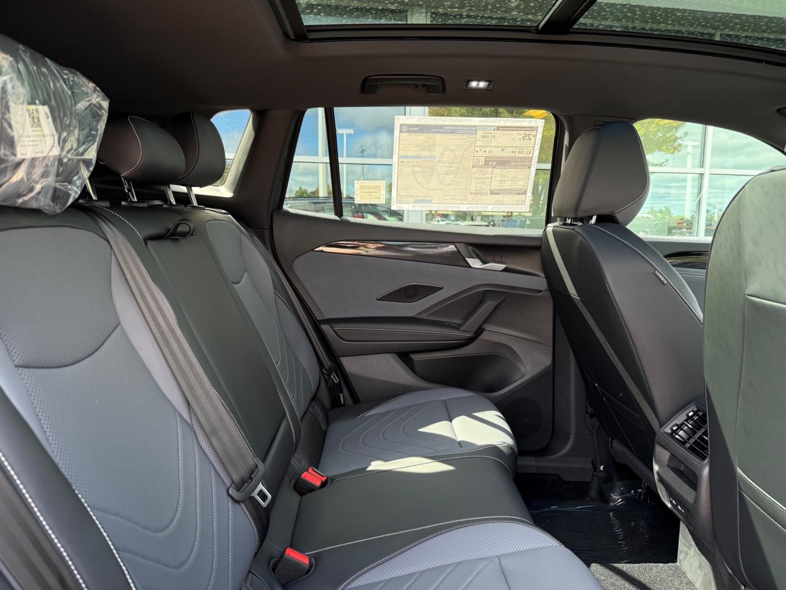 Volkswagen Tiguan Vehicle Image 05