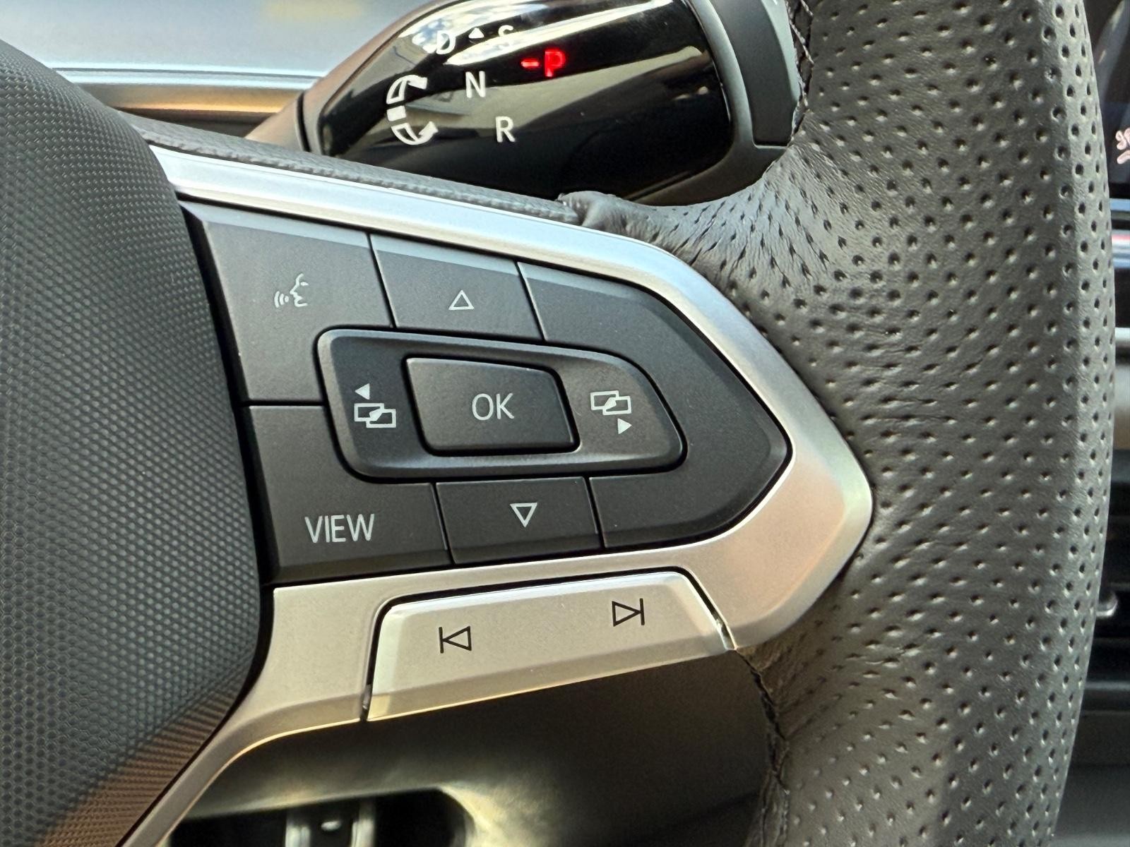 Volkswagen Tiguan Vehicle Image 11