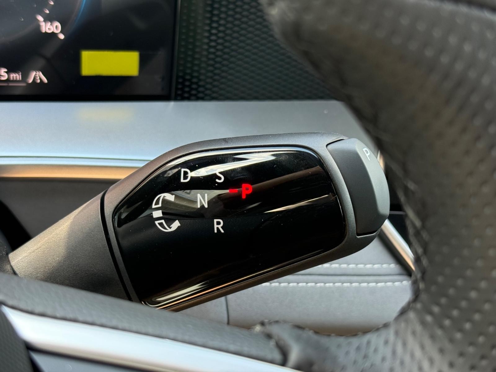 Volkswagen Tiguan Vehicle Image 12