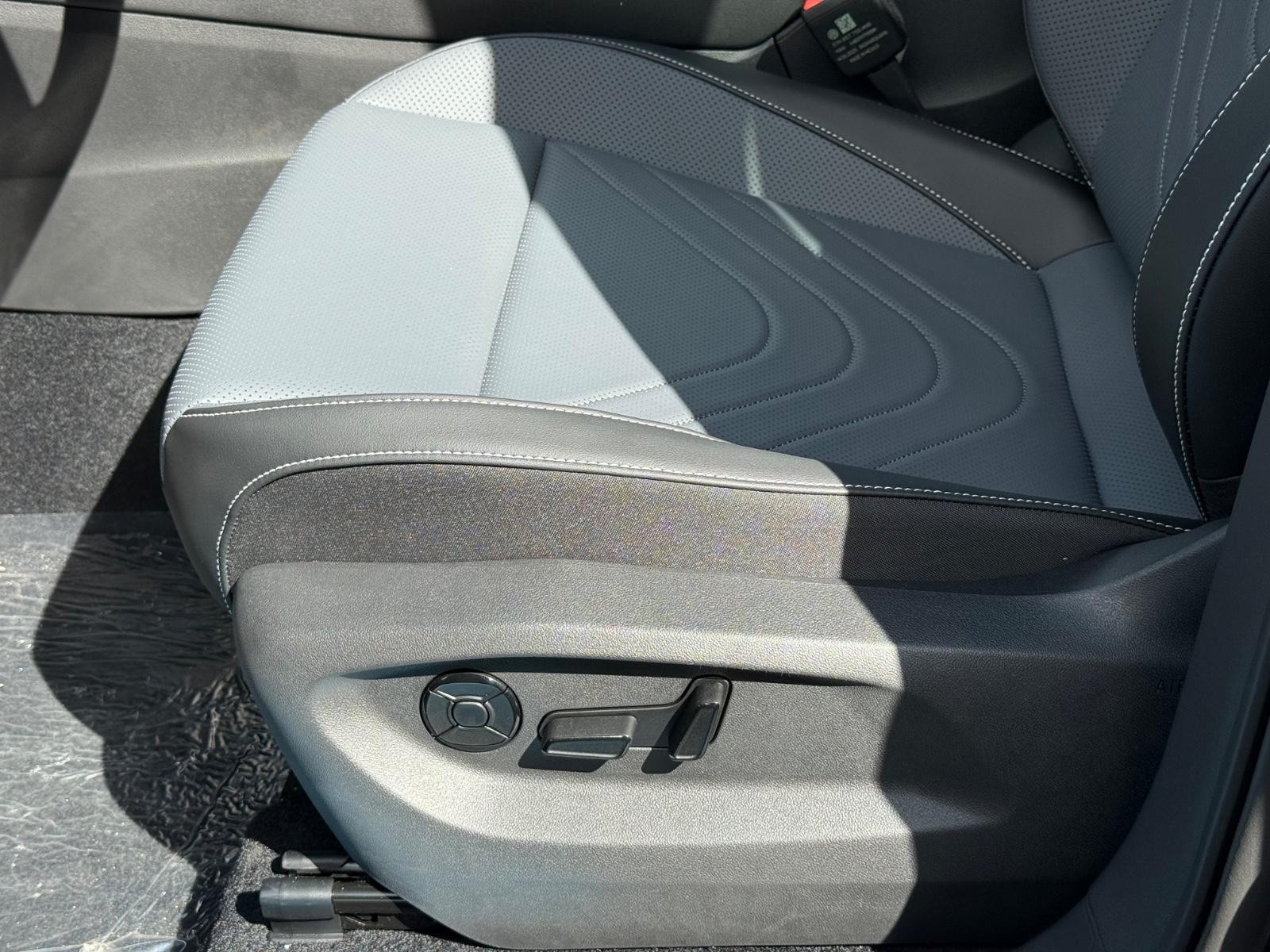 Volkswagen Tiguan Vehicle Image 16
