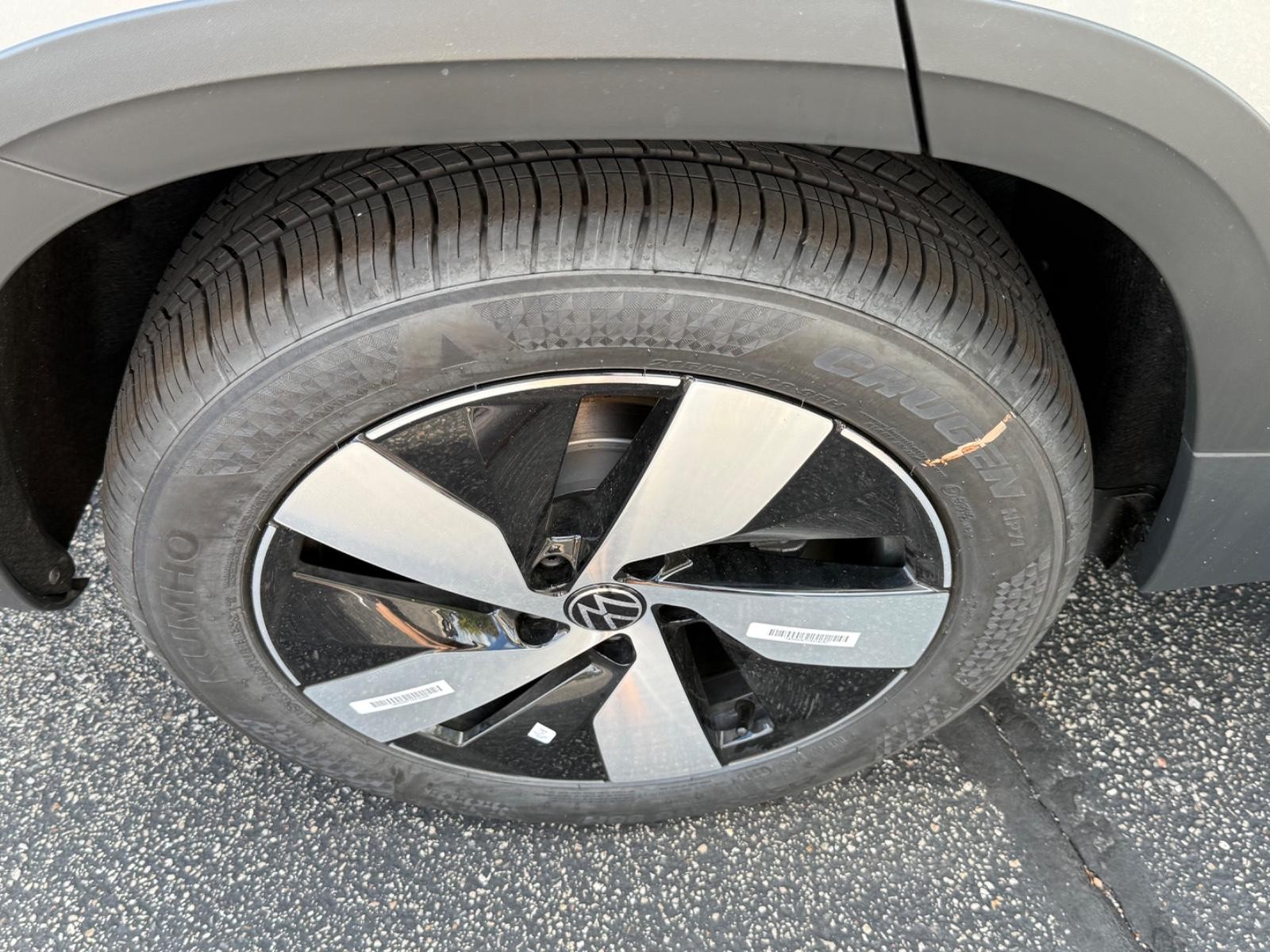Volkswagen Taos Vehicle Image 04