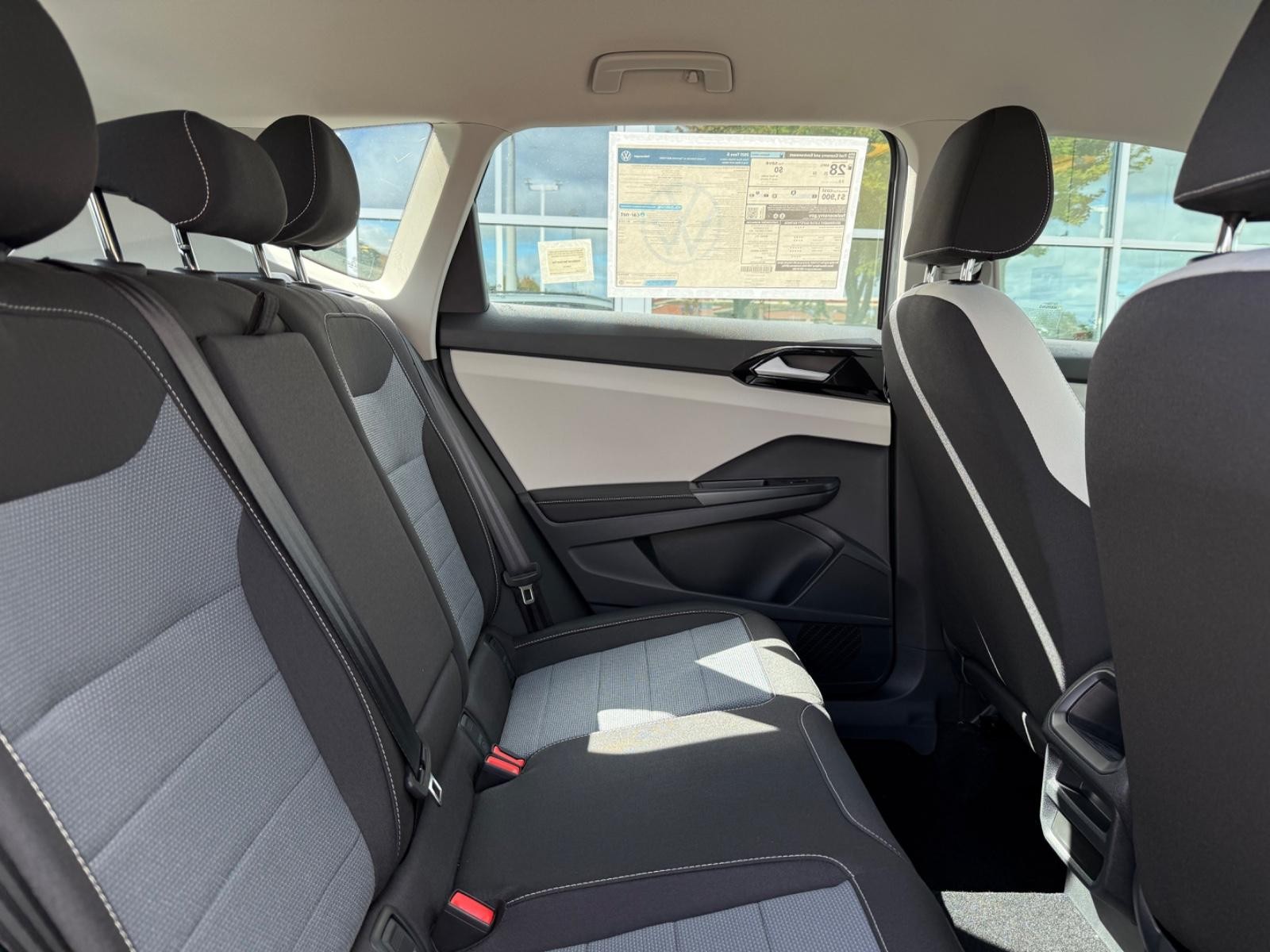 Volkswagen Taos Vehicle Image 05
