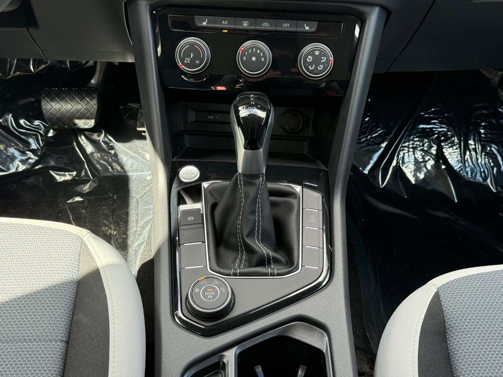 Volkswagen Taos Vehicle Image 08