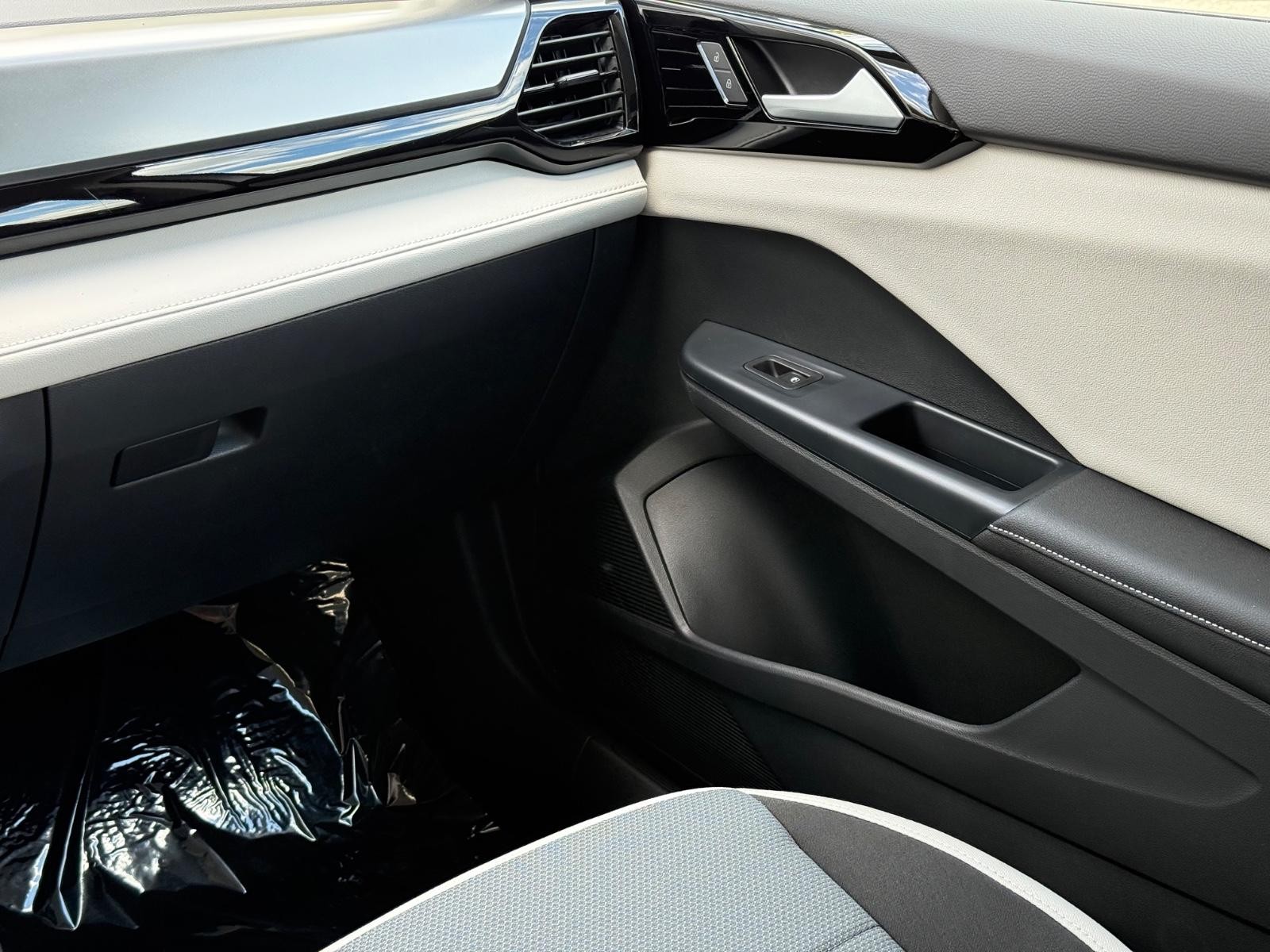 Volkswagen Taos Vehicle Image 10