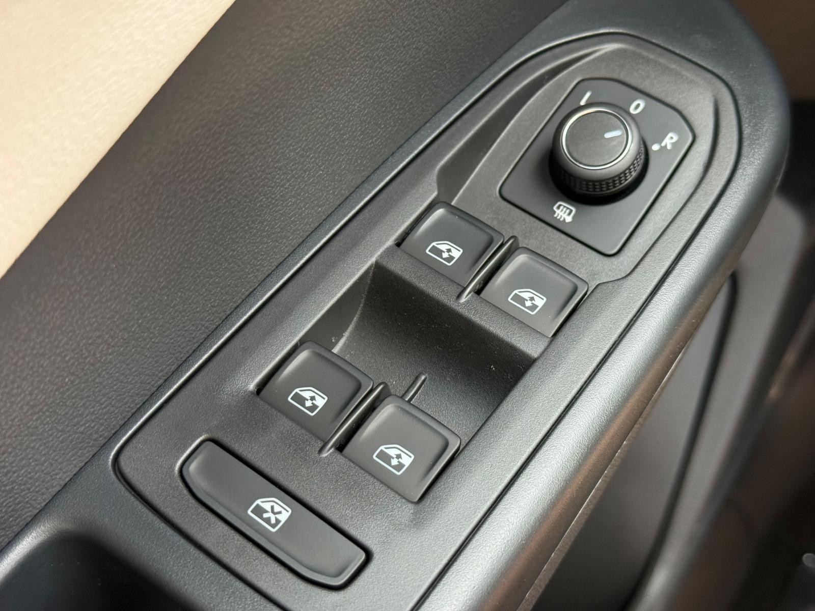 Volkswagen Taos Vehicle Image 15