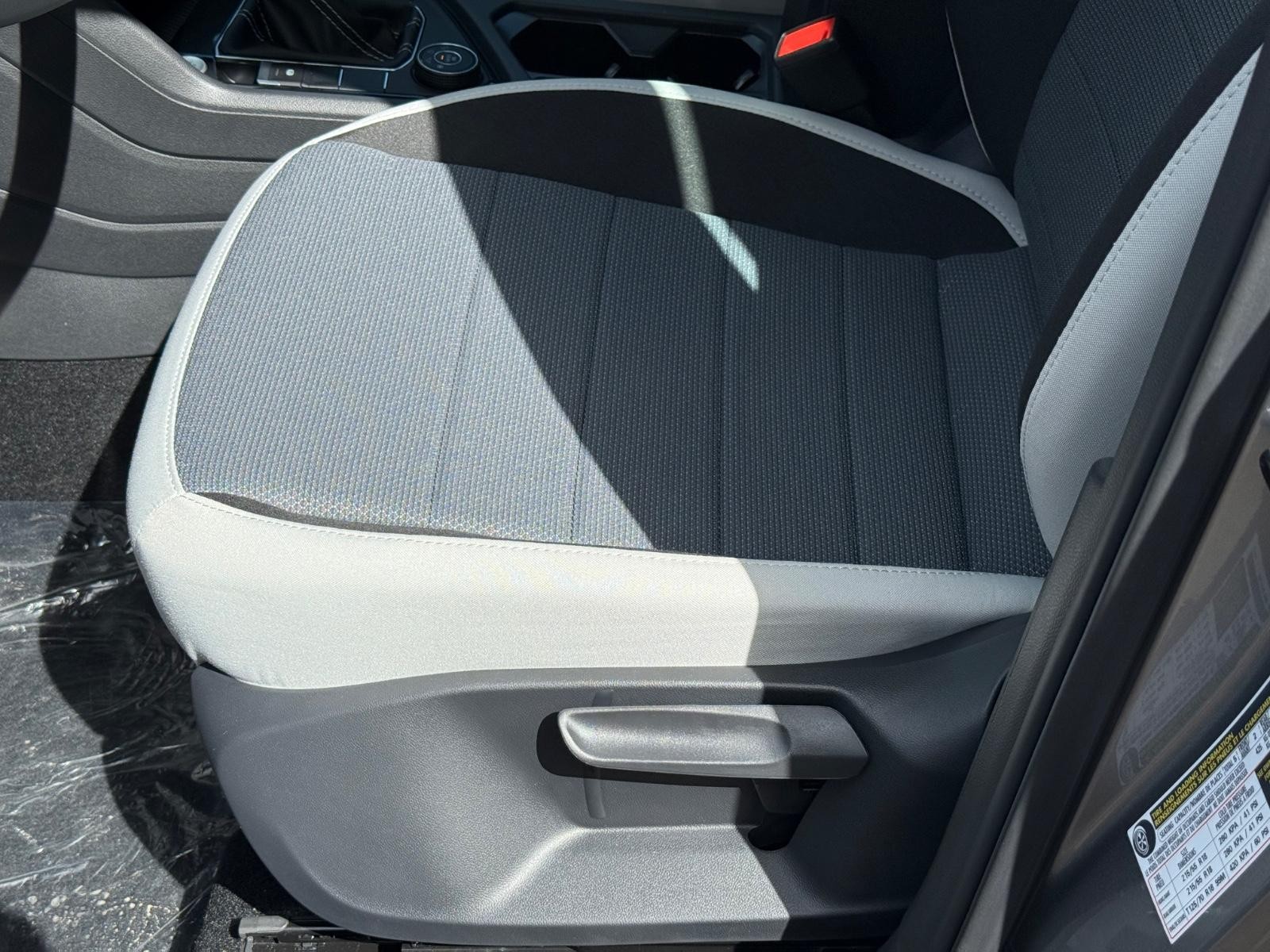 Volkswagen Taos Vehicle Image 16