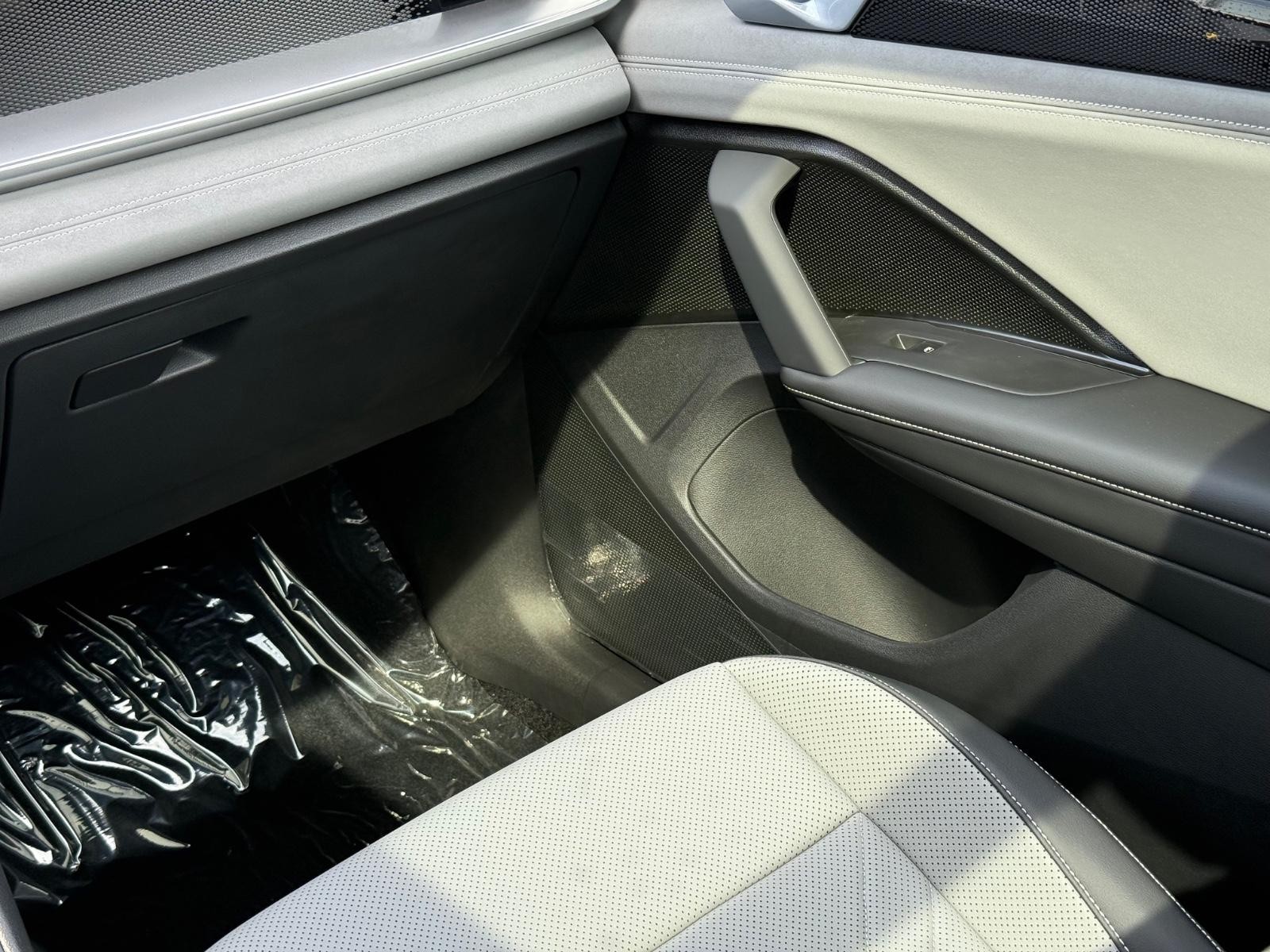 Volkswagen Tiguan Vehicle Image 09
