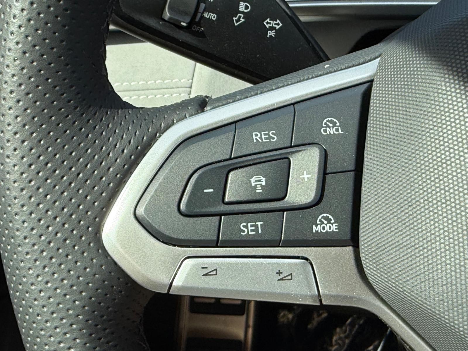 Volkswagen Tiguan Vehicle Image 10