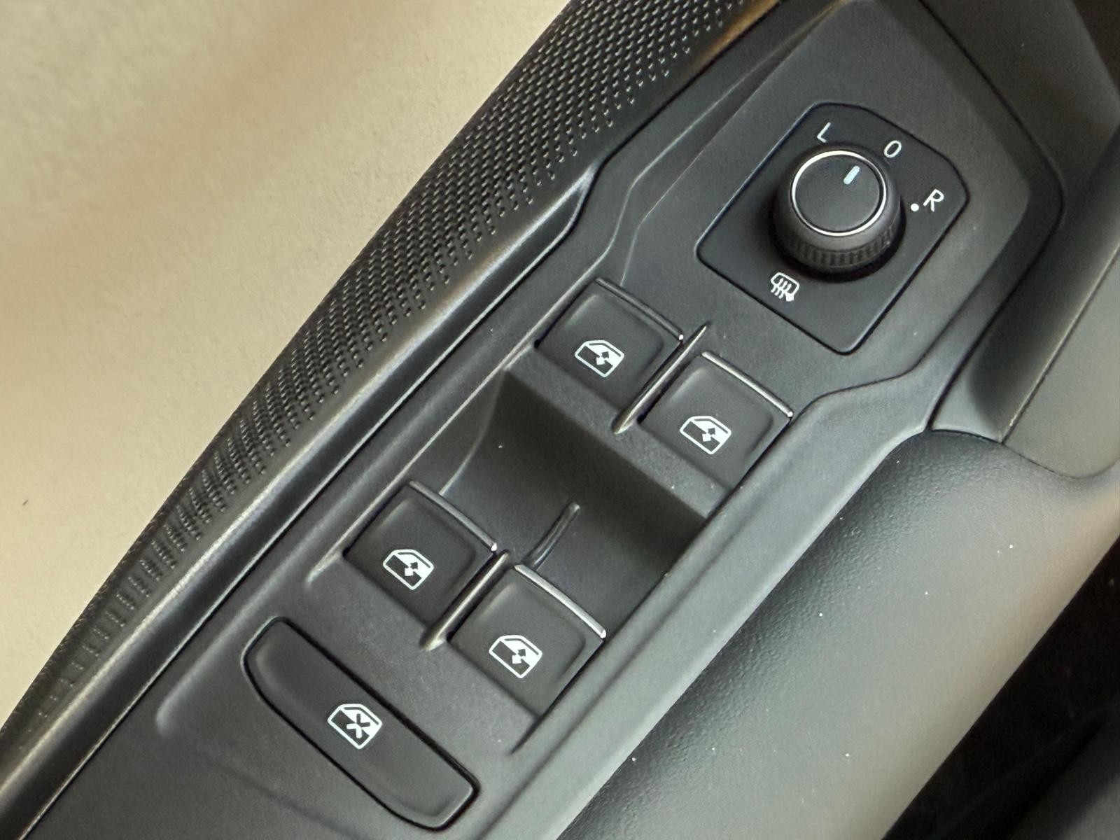 Volkswagen Tiguan Vehicle Image 15