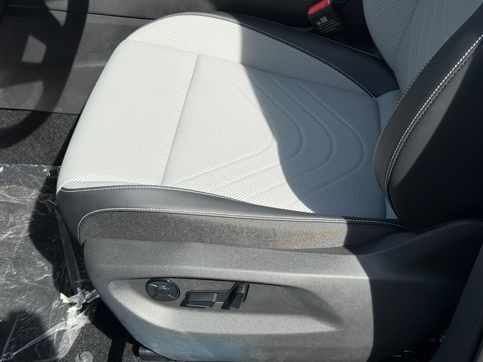 Volkswagen Tiguan Vehicle Image 16