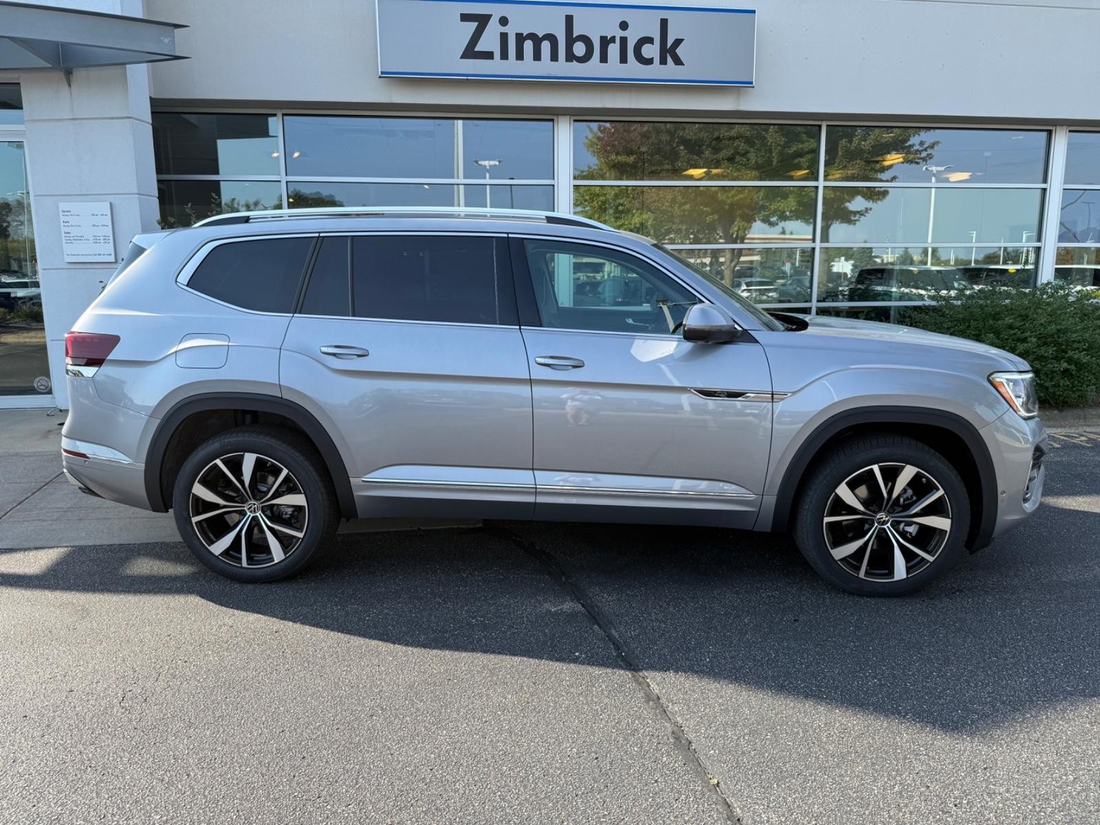 Volkswagen Atlas Vehicle Image 02