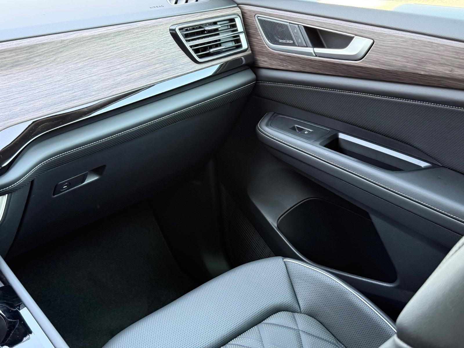 Volkswagen Atlas Vehicle Image 10