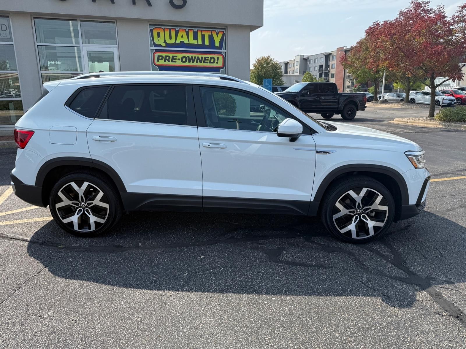 Volkswagen Taos Vehicle Image 02