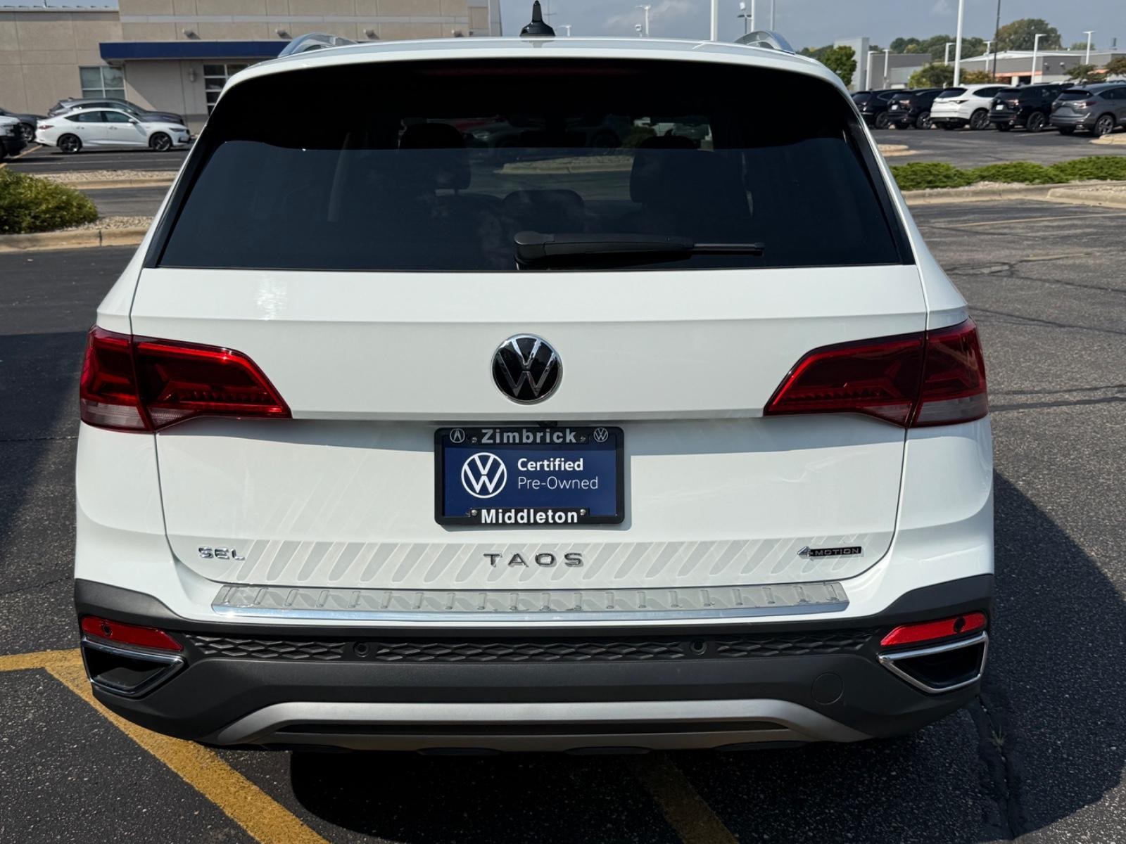 Volkswagen Taos Vehicle Image 04