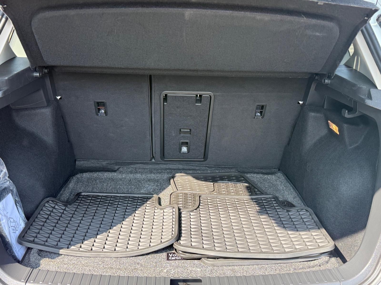 Volkswagen Taos Vehicle Image 05