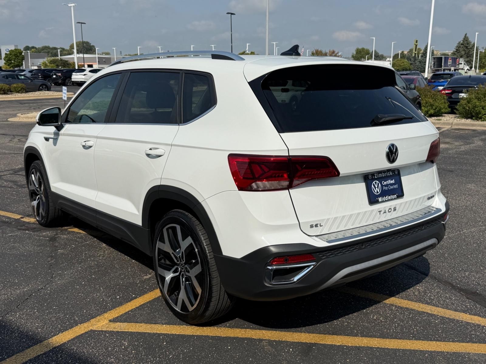 Volkswagen Taos Vehicle Image 06