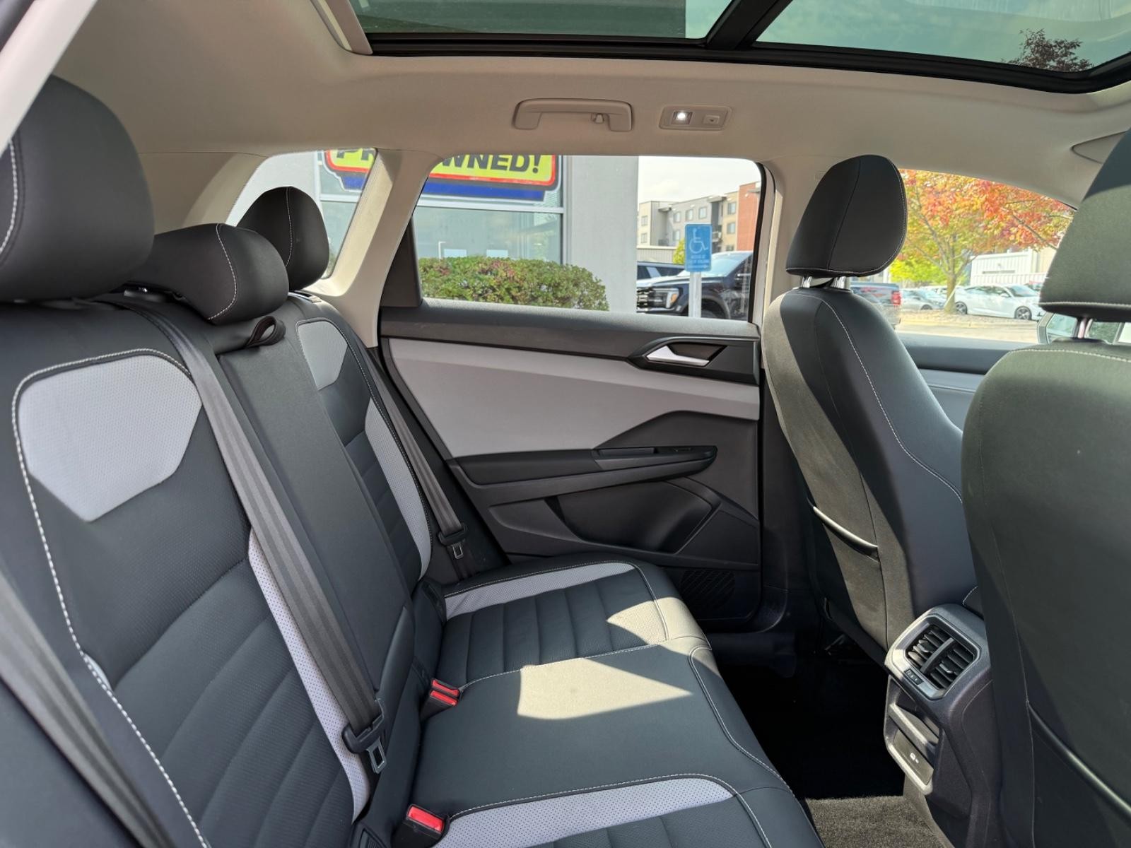 Volkswagen Taos Vehicle Image 10