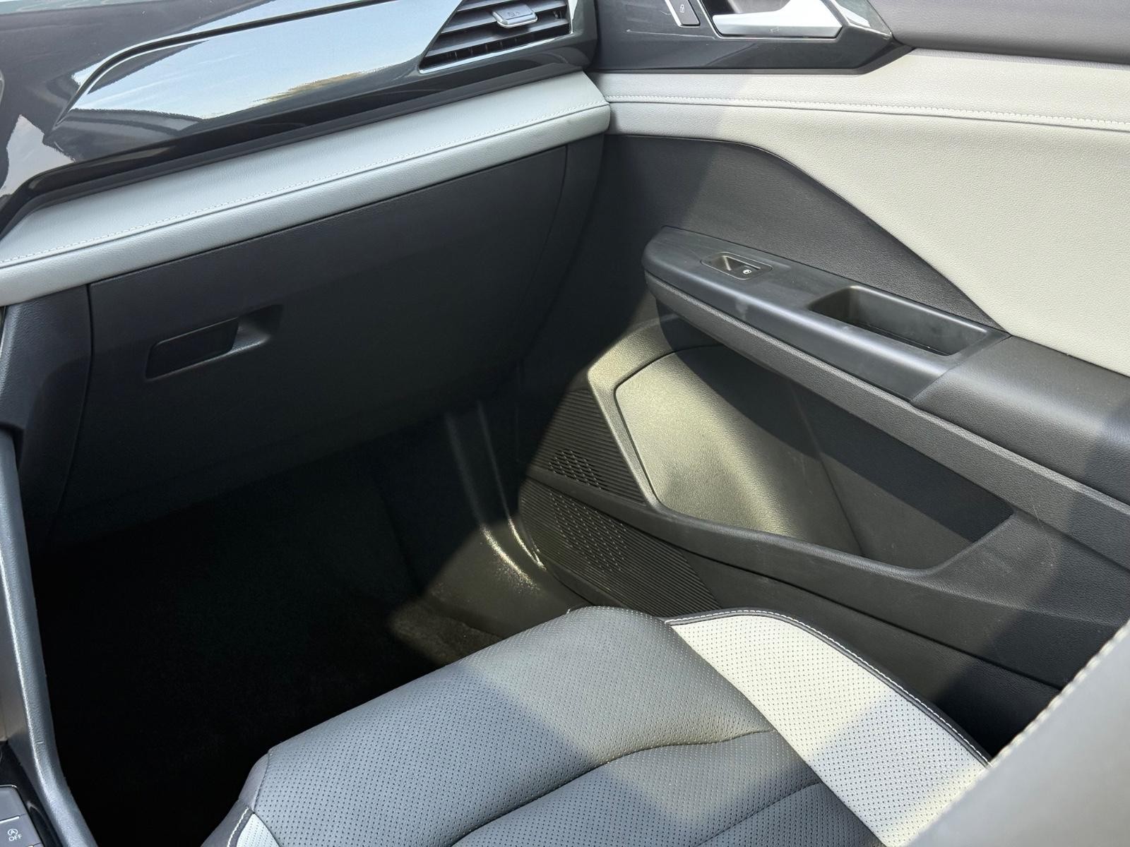 Volkswagen Taos Vehicle Image 15