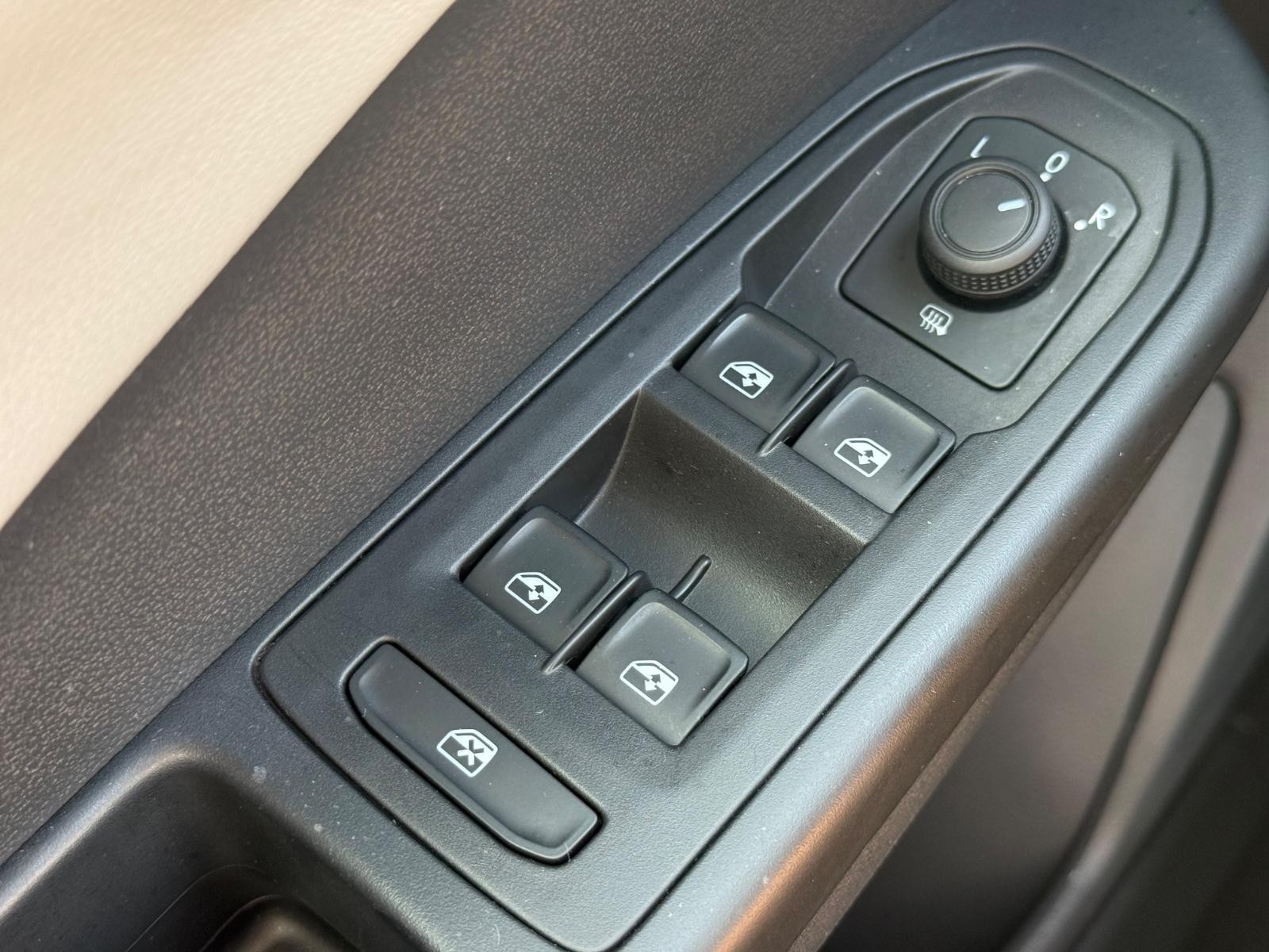Volkswagen Taos Vehicle Image 21