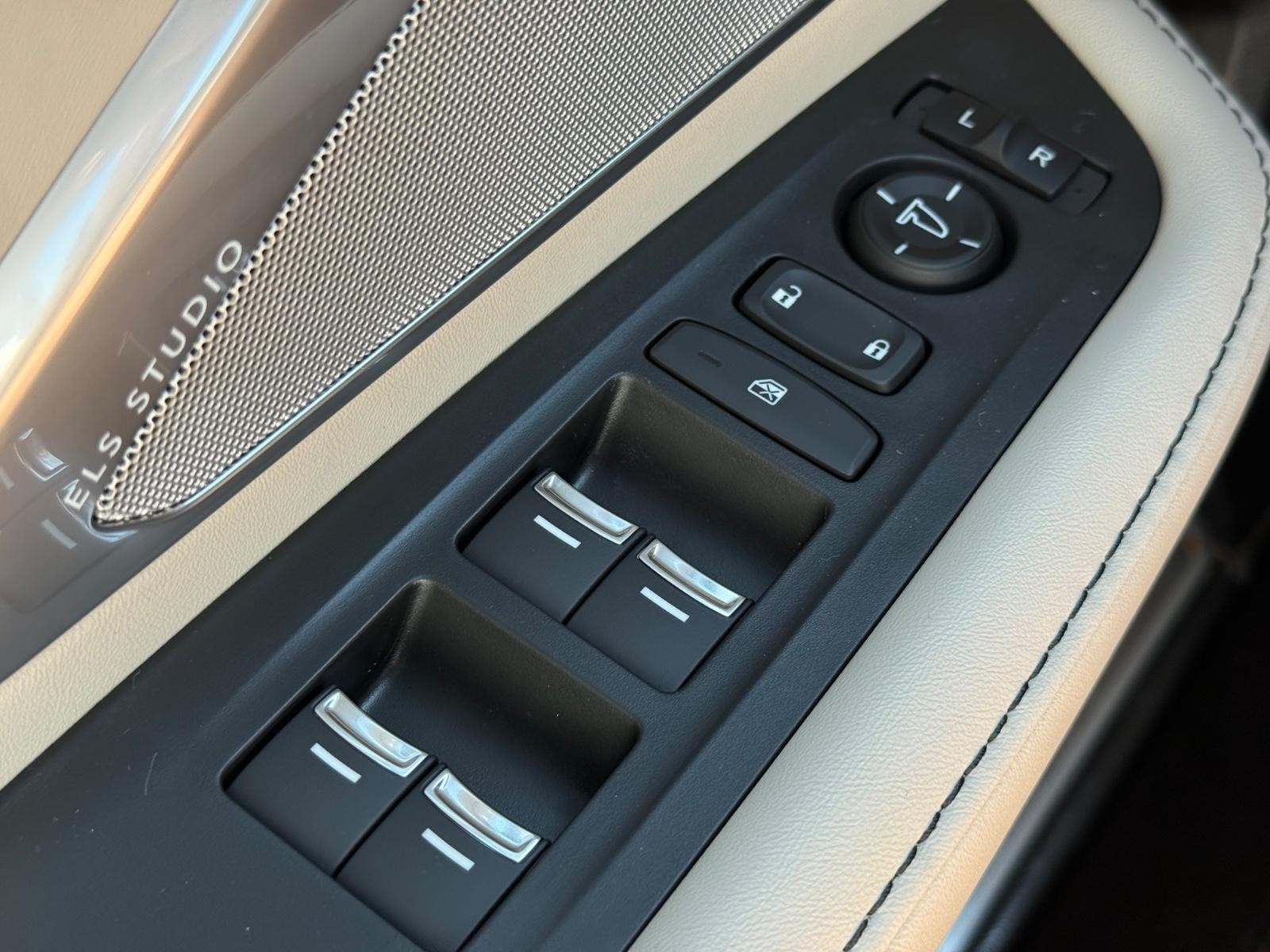 Acura RDX Vehicle Image 16