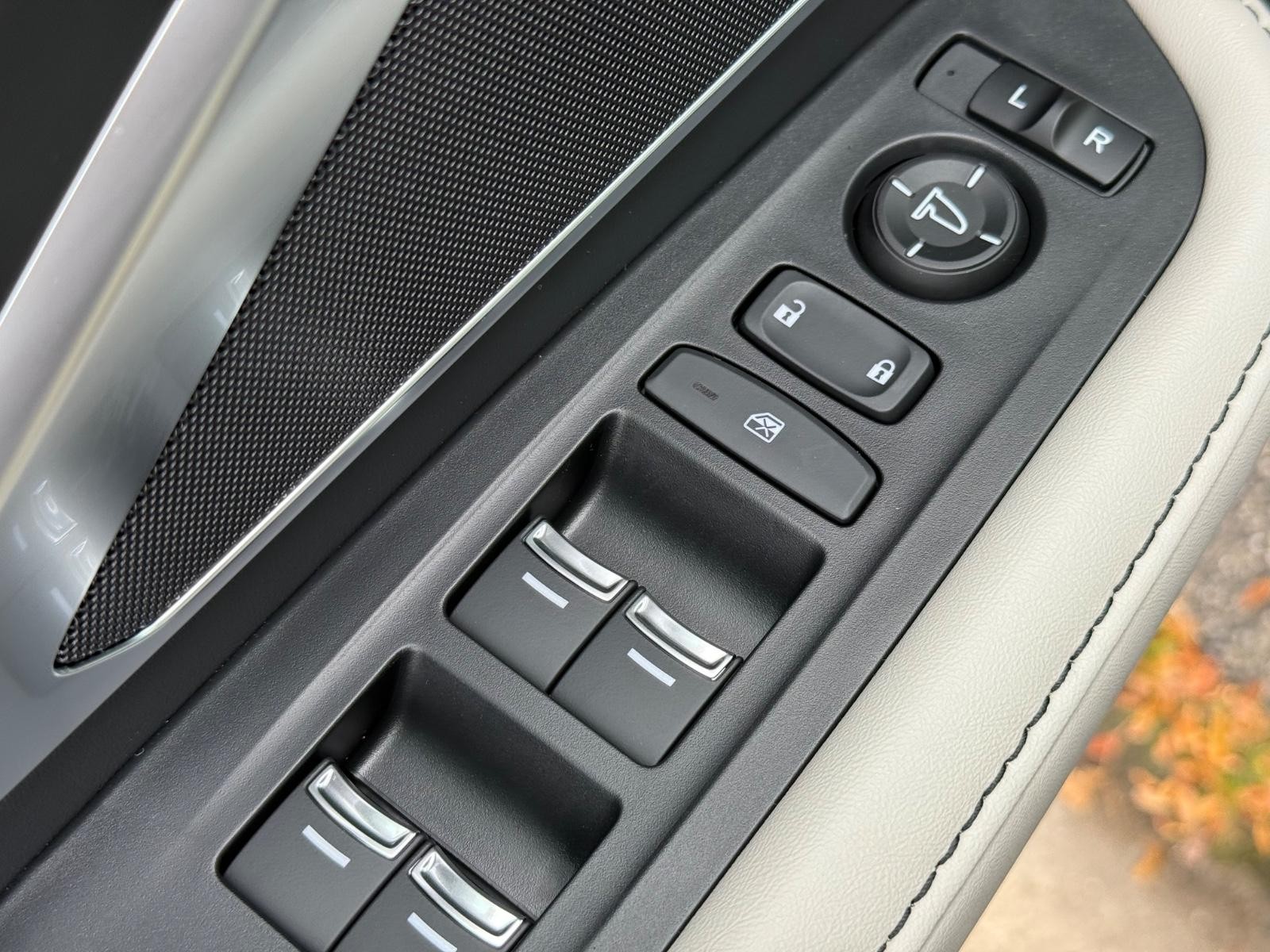 Acura RDX Vehicle Image 15