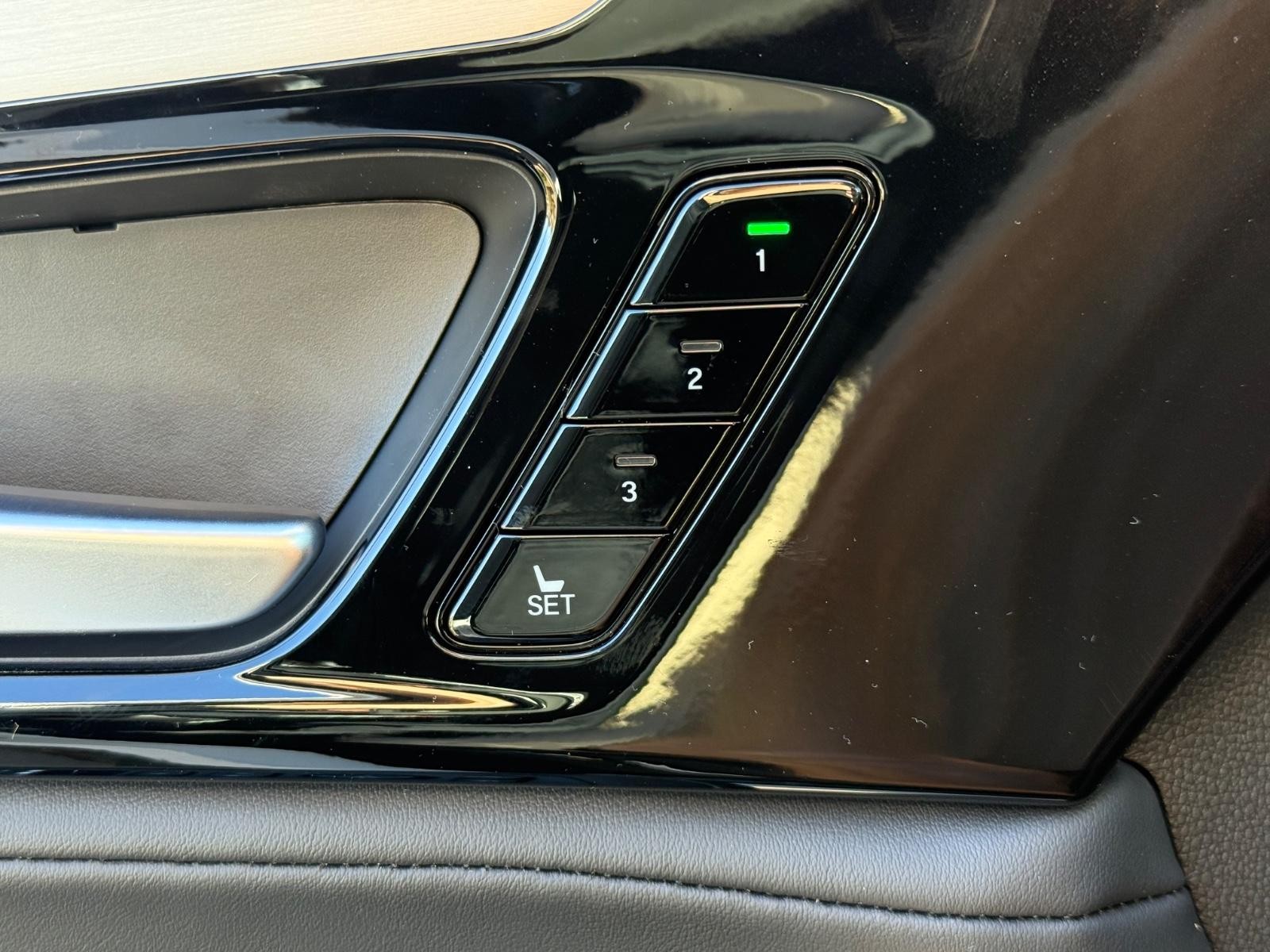 Acura MDX Vehicle Image 11