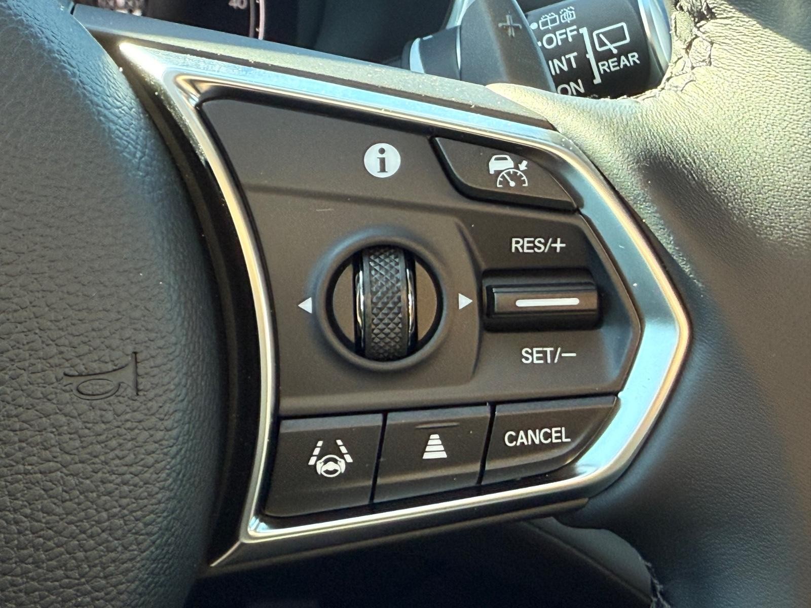 Acura MDX Vehicle Image 13