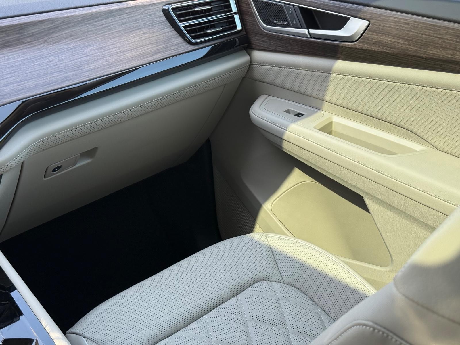 Volkswagen Atlas Vehicle Image 11