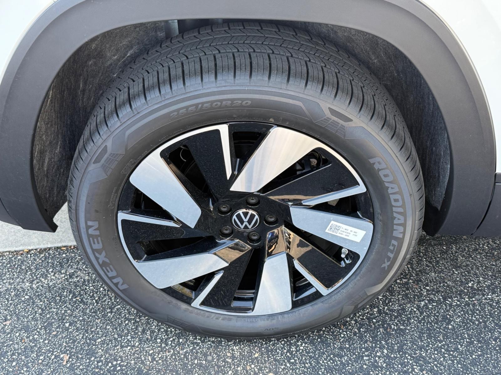 Volkswagen Atlas Cross Sport Vehicle Image 04