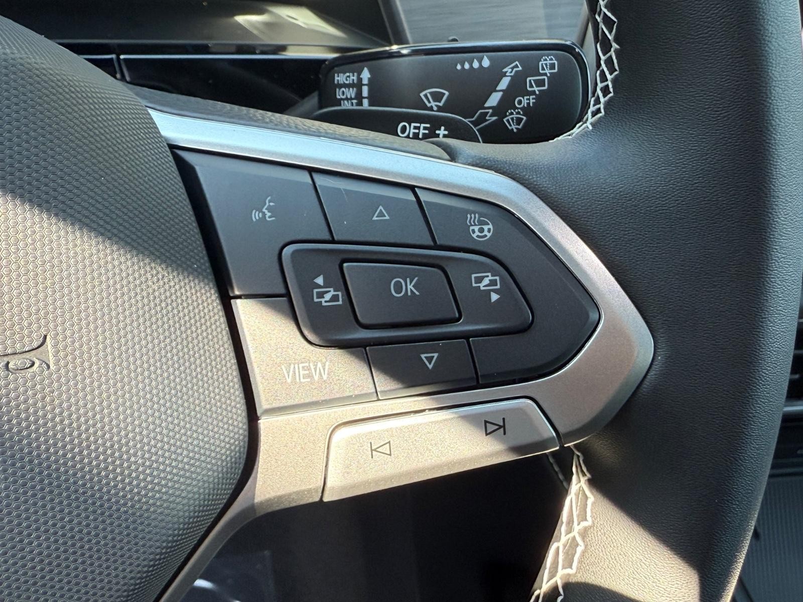 Volkswagen Atlas Cross Sport Vehicle Image 12