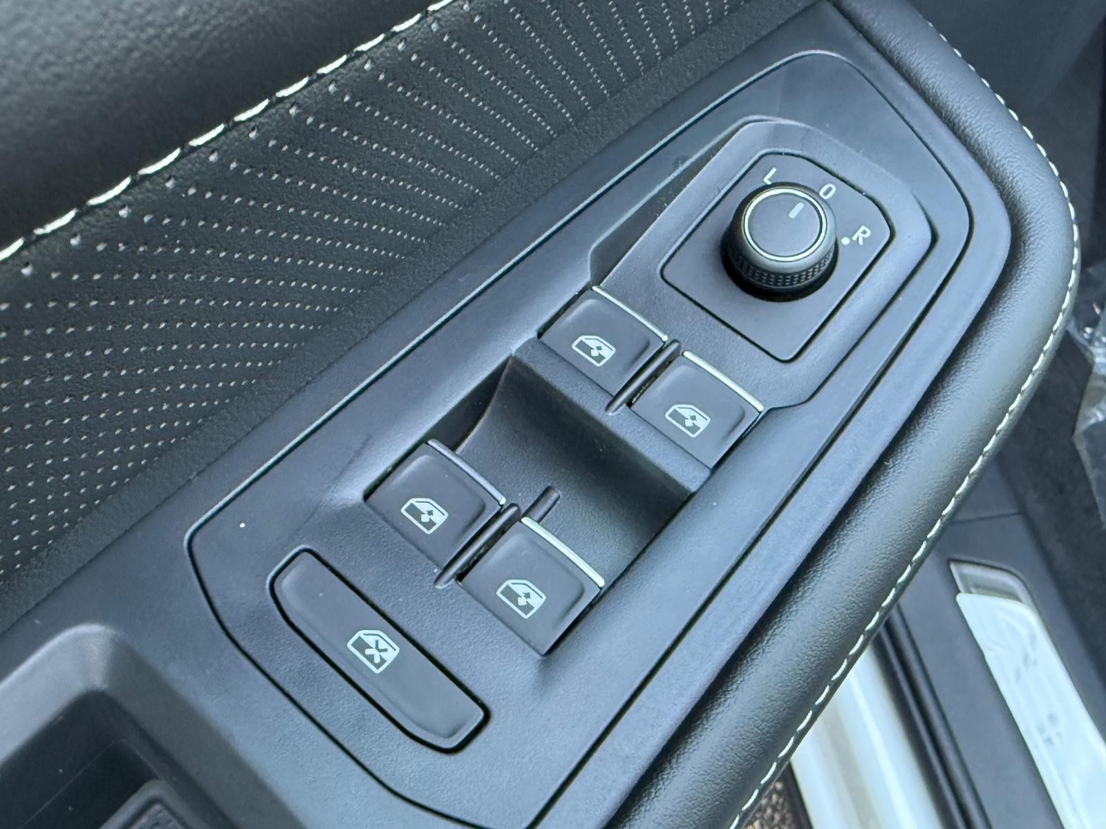 Volkswagen Atlas Cross Sport Vehicle Image 15