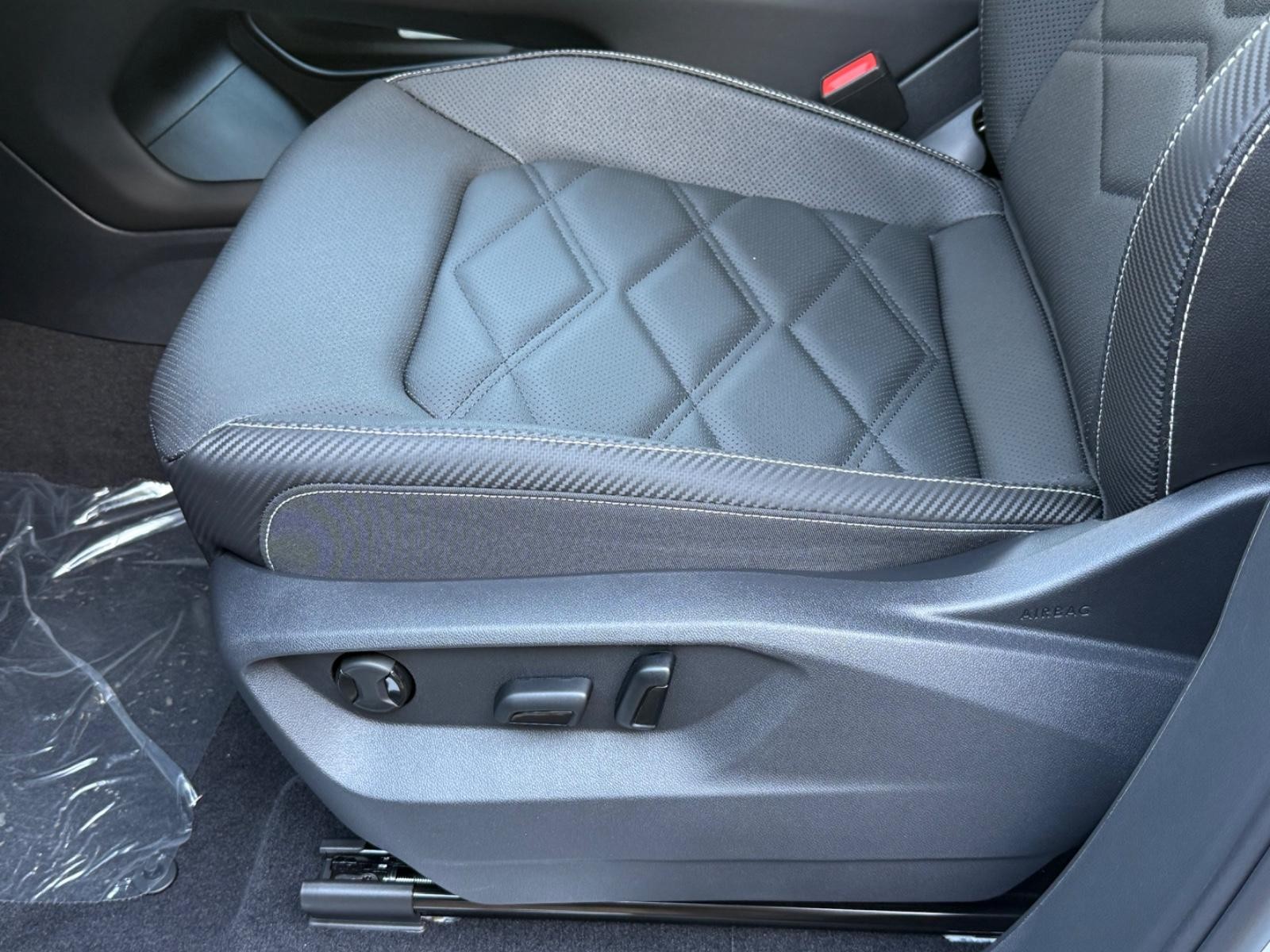 Volkswagen Atlas Cross Sport Vehicle Image 16