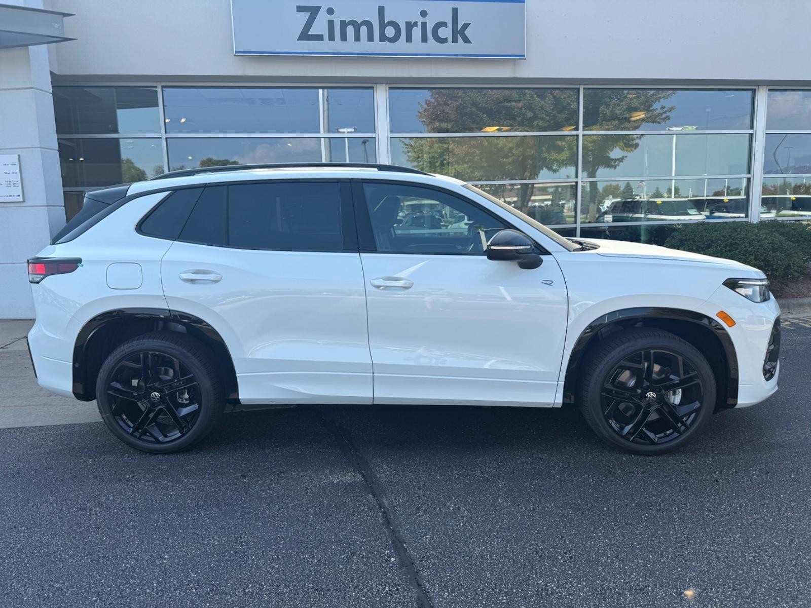 Volkswagen Tiguan Vehicle Image 02