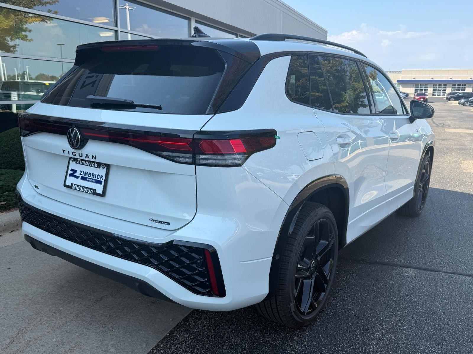 Volkswagen Tiguan Vehicle Image 03