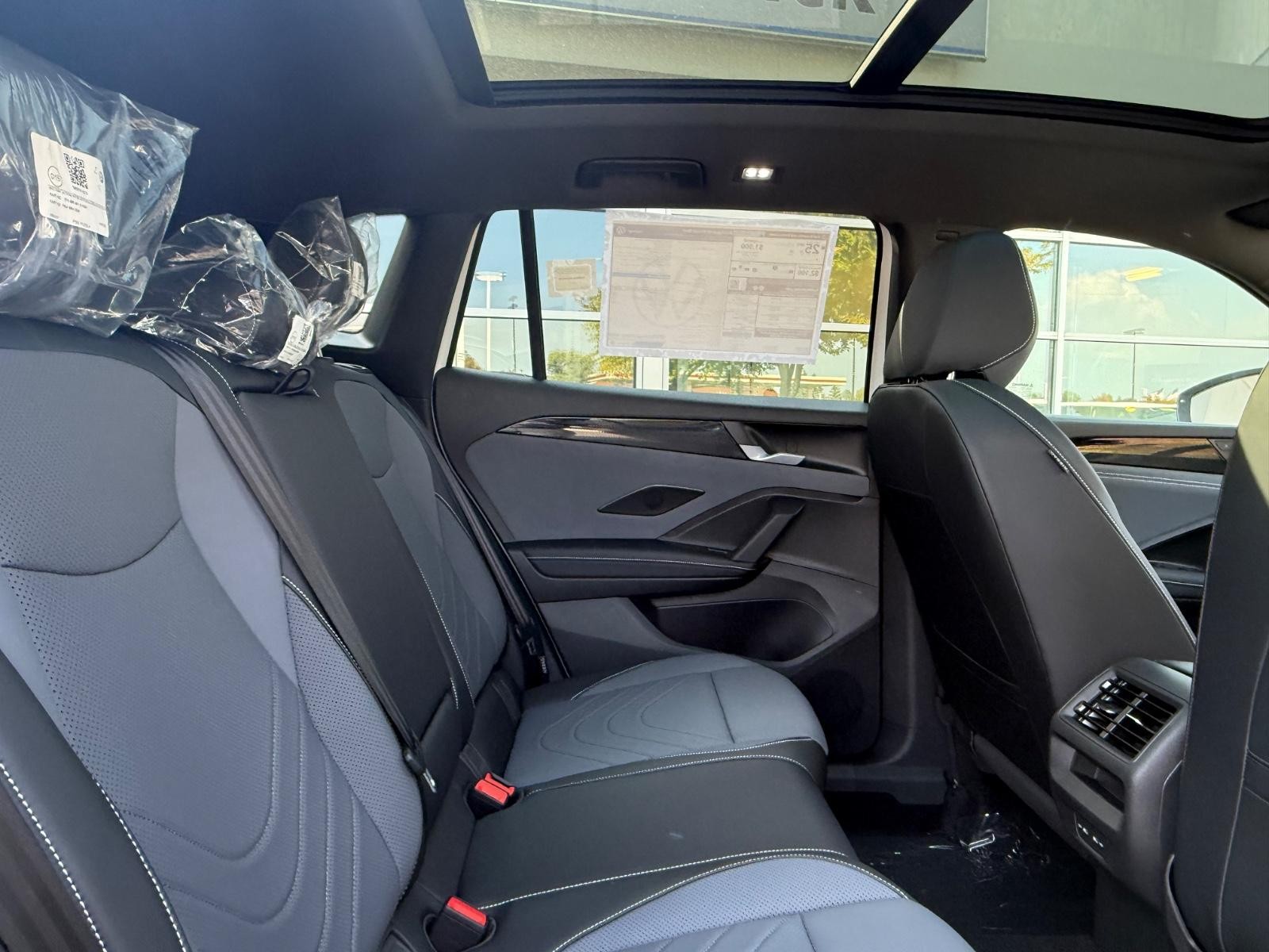 Volkswagen Tiguan Vehicle Image 05