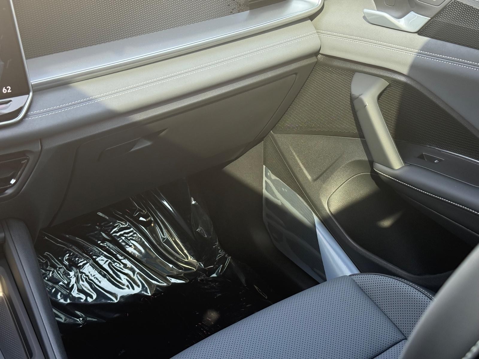 Volkswagen Tiguan Vehicle Image 09