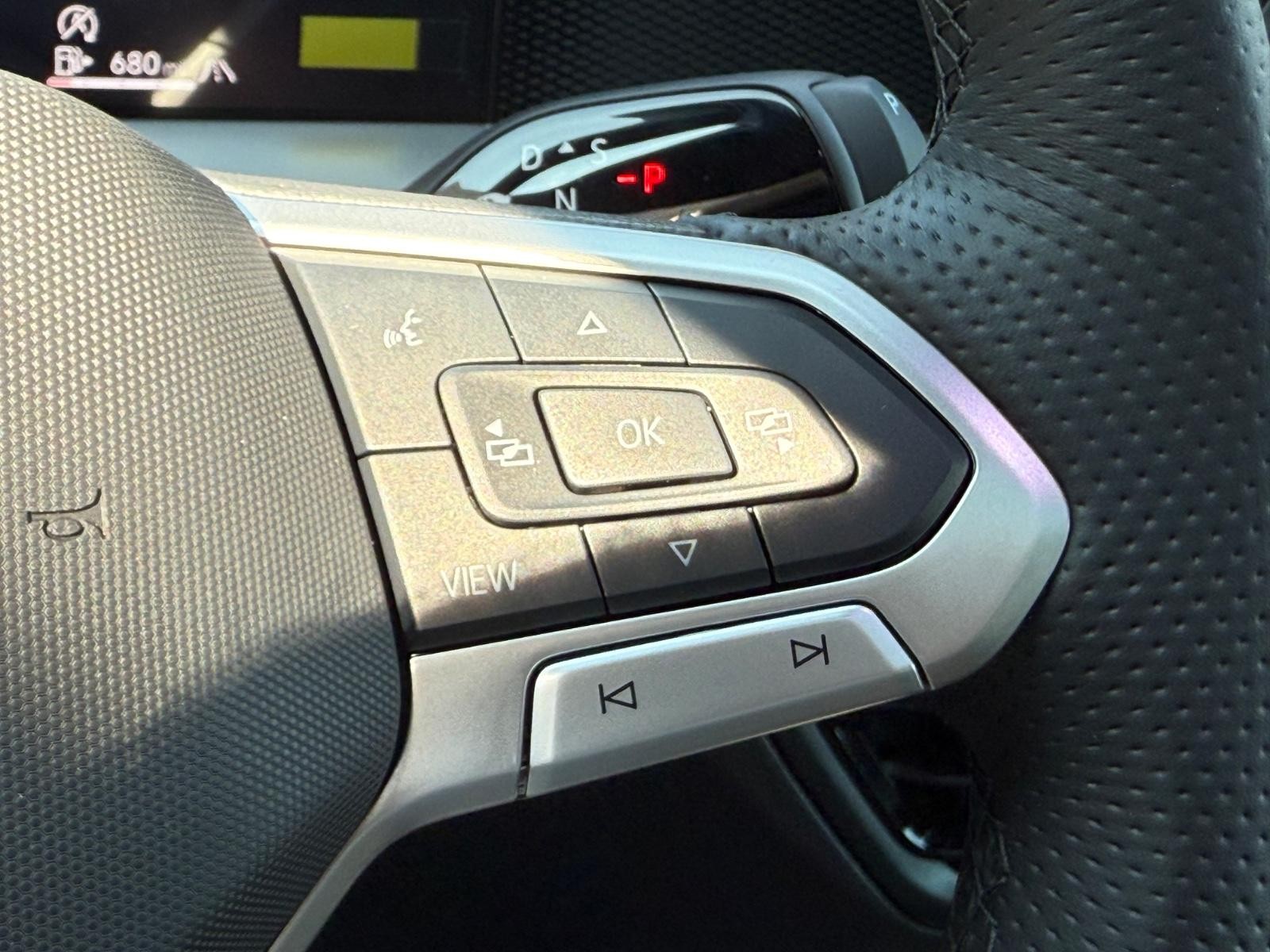 Volkswagen Tiguan Vehicle Image 11