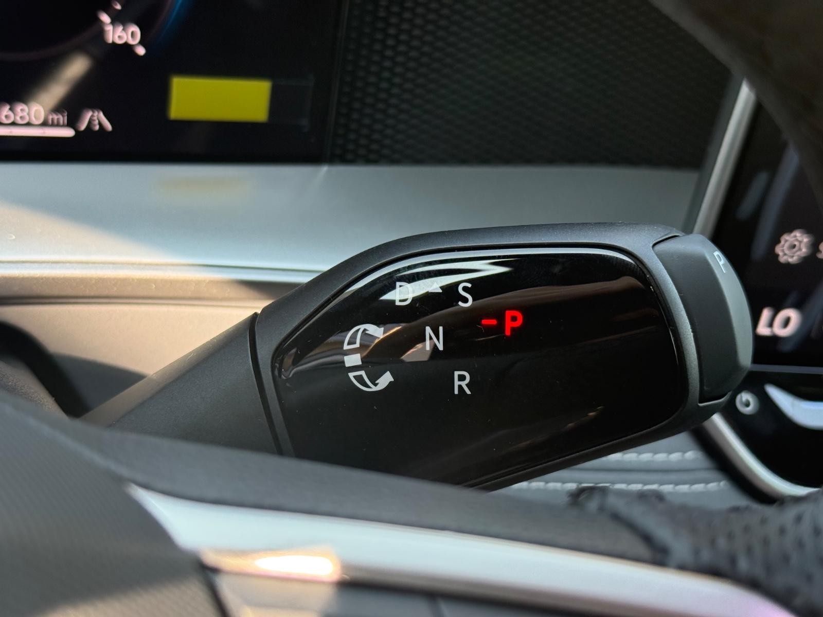 Volkswagen Tiguan Vehicle Image 12