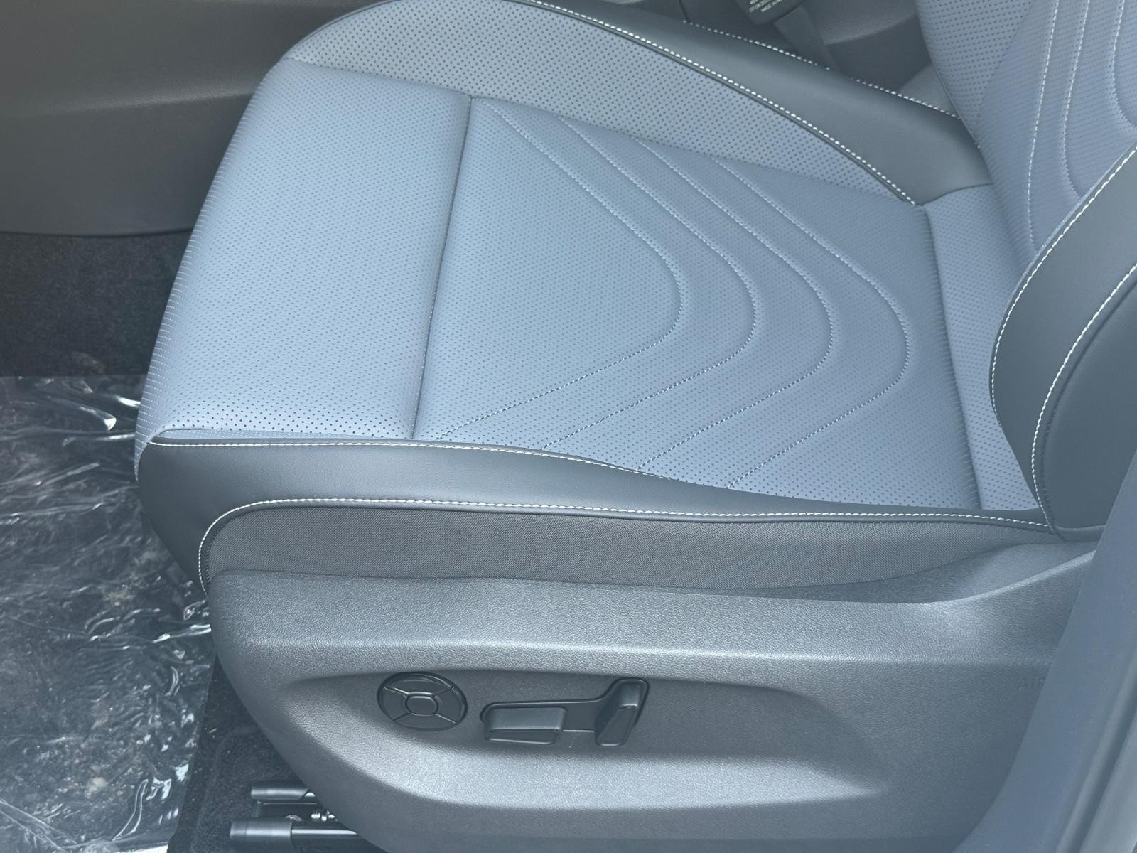 Volkswagen Tiguan Vehicle Image 16