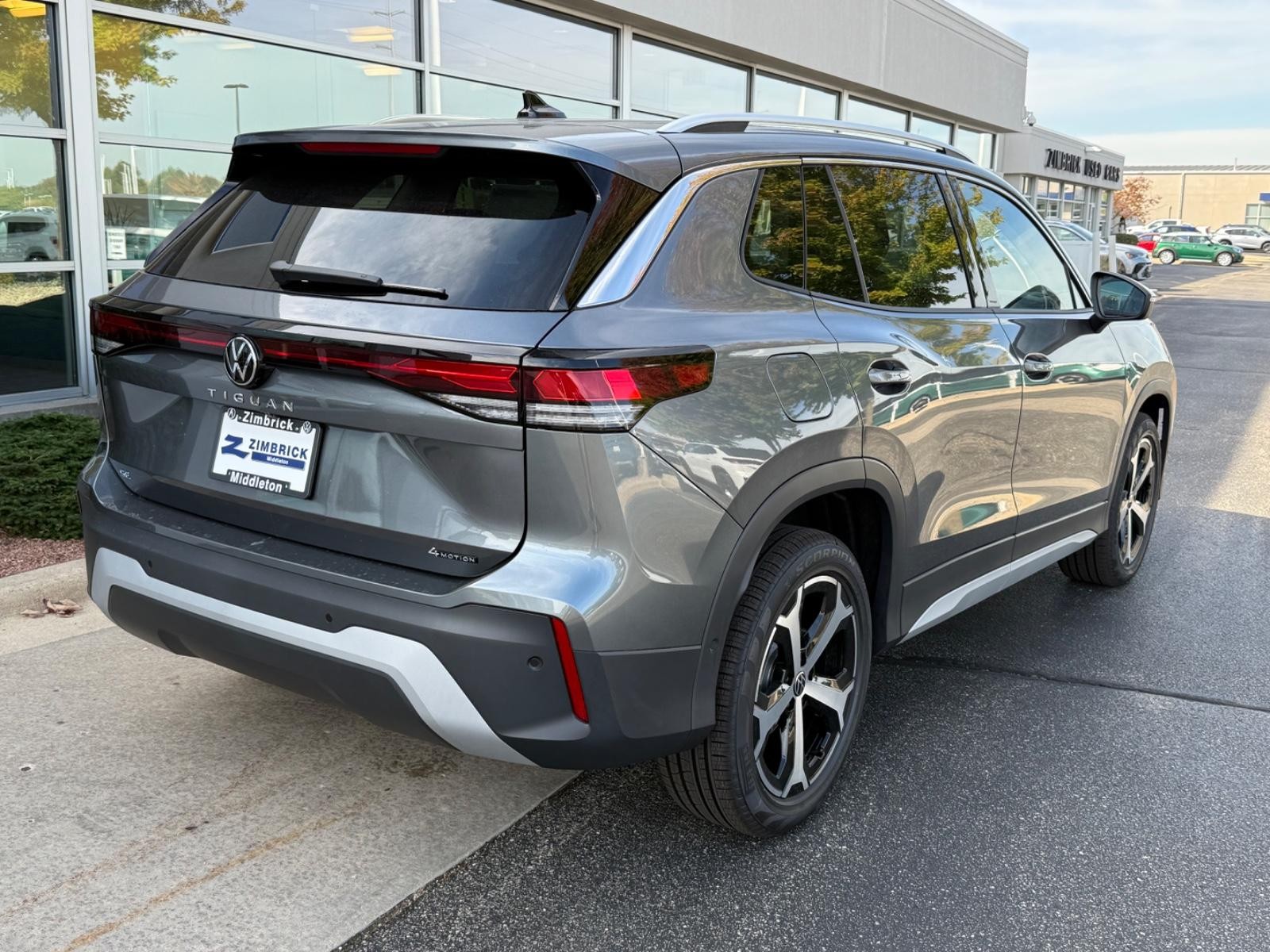 Volkswagen Tiguan Vehicle Image 03