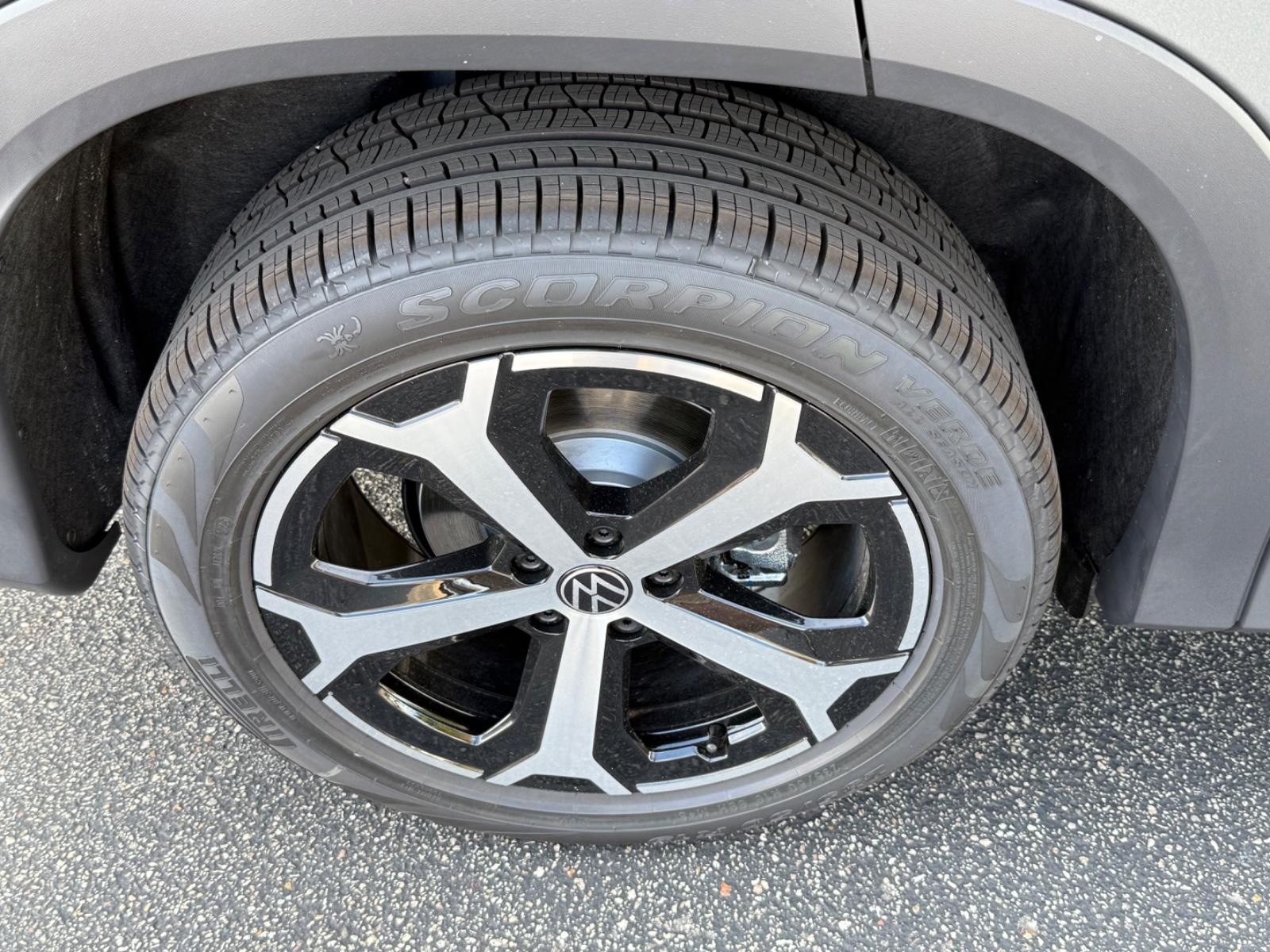 Volkswagen Tiguan Vehicle Image 04