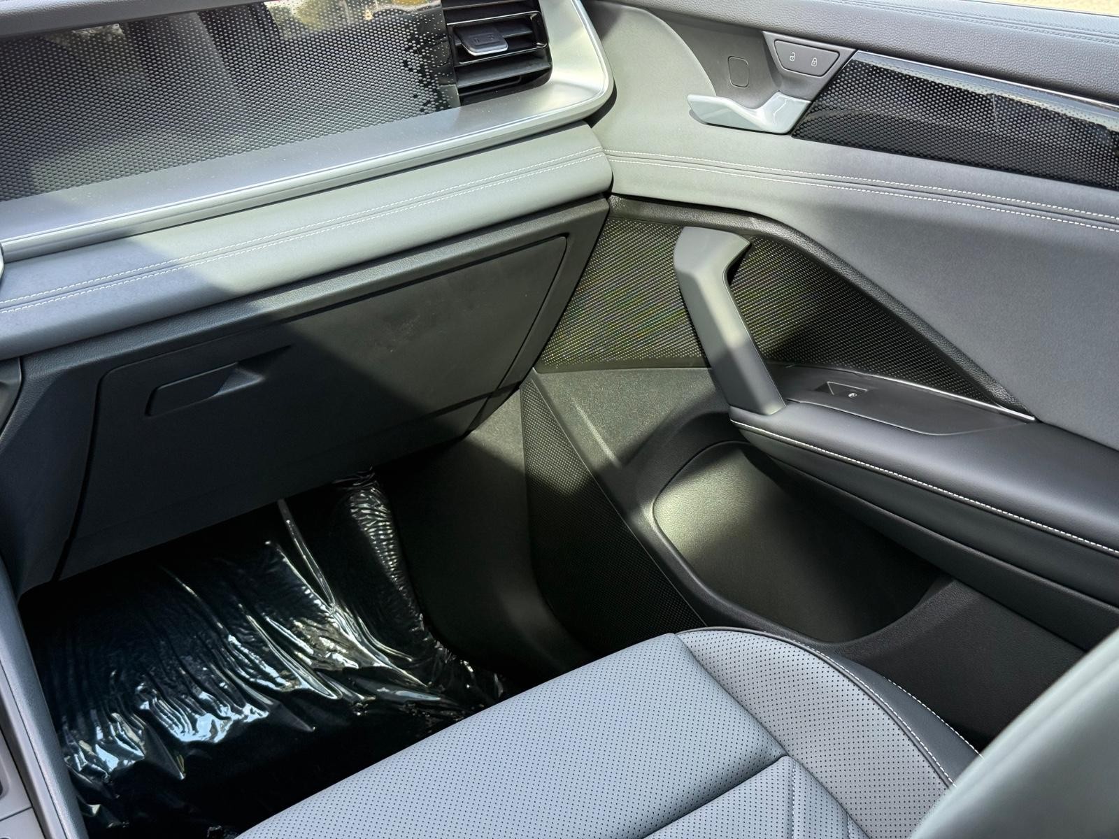 Volkswagen Tiguan Vehicle Image 09