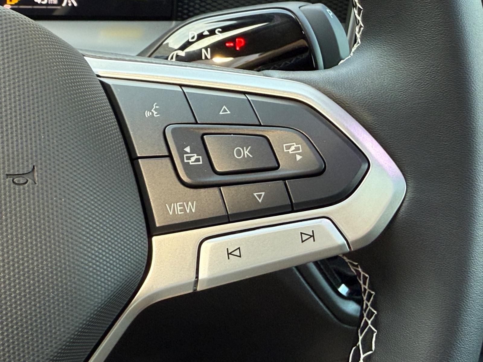 Volkswagen Tiguan Vehicle Image 11