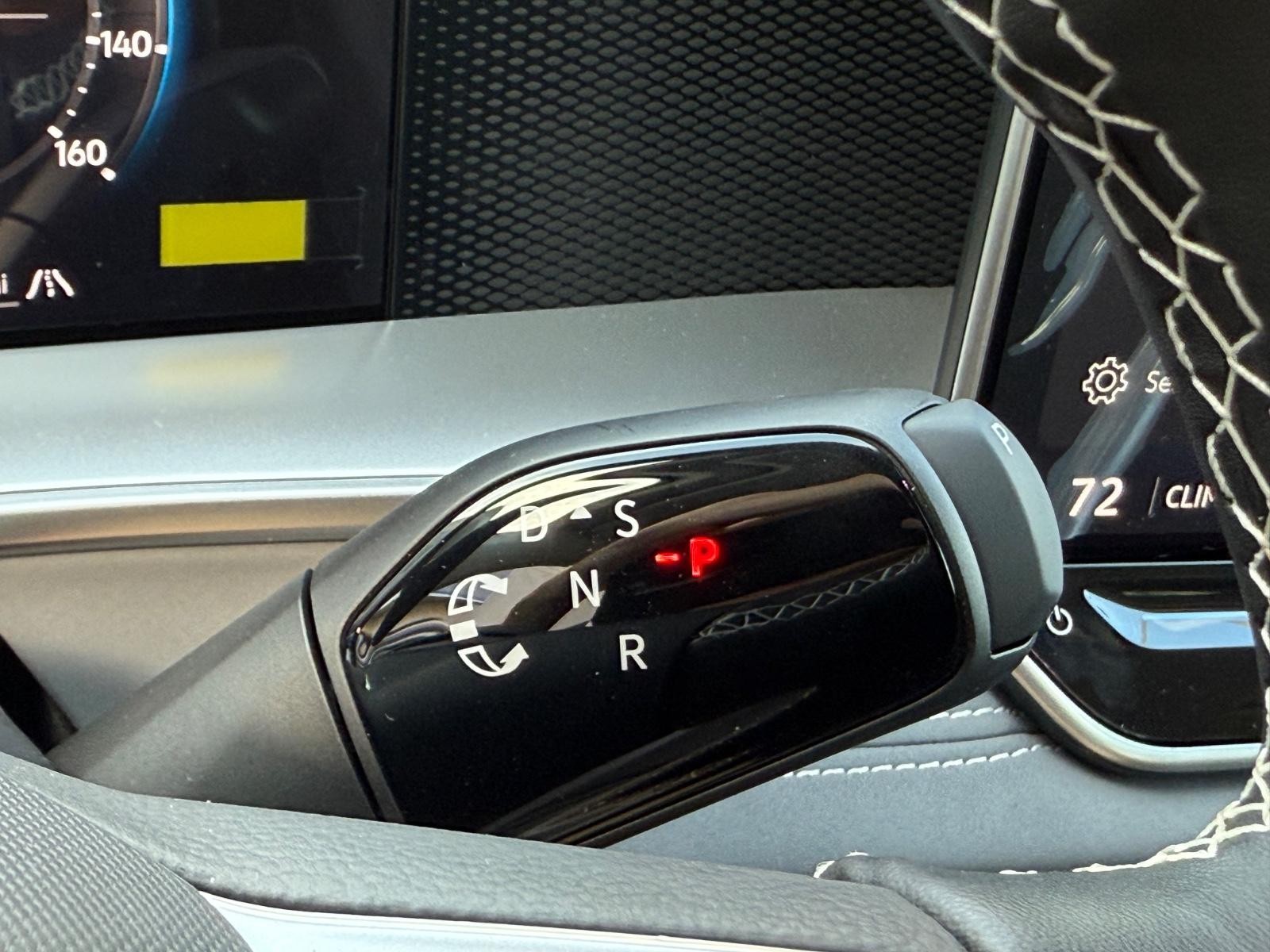 Volkswagen Tiguan Vehicle Image 13