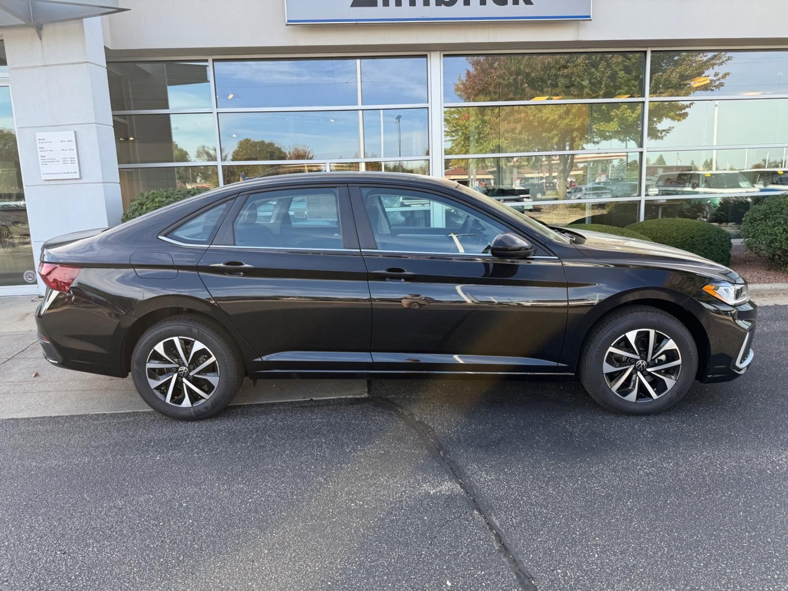 Volkswagen Jetta Vehicle Image 02