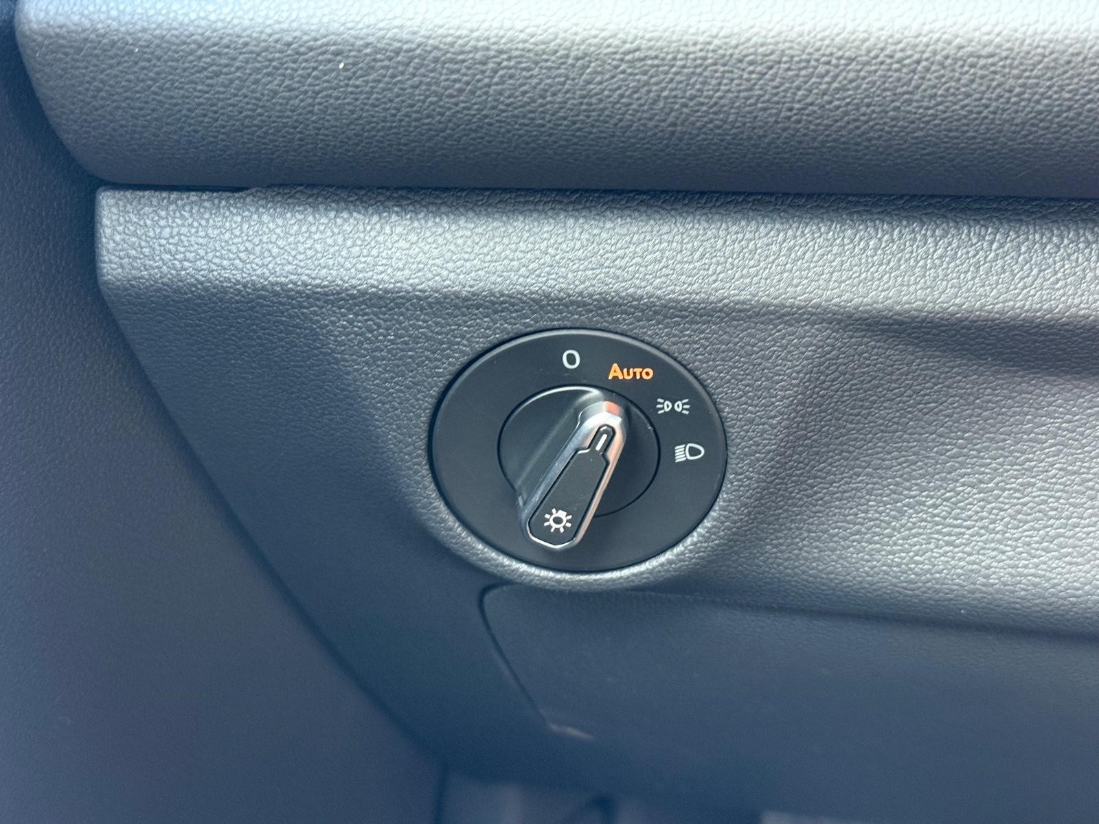 Volkswagen Jetta Vehicle Image 14