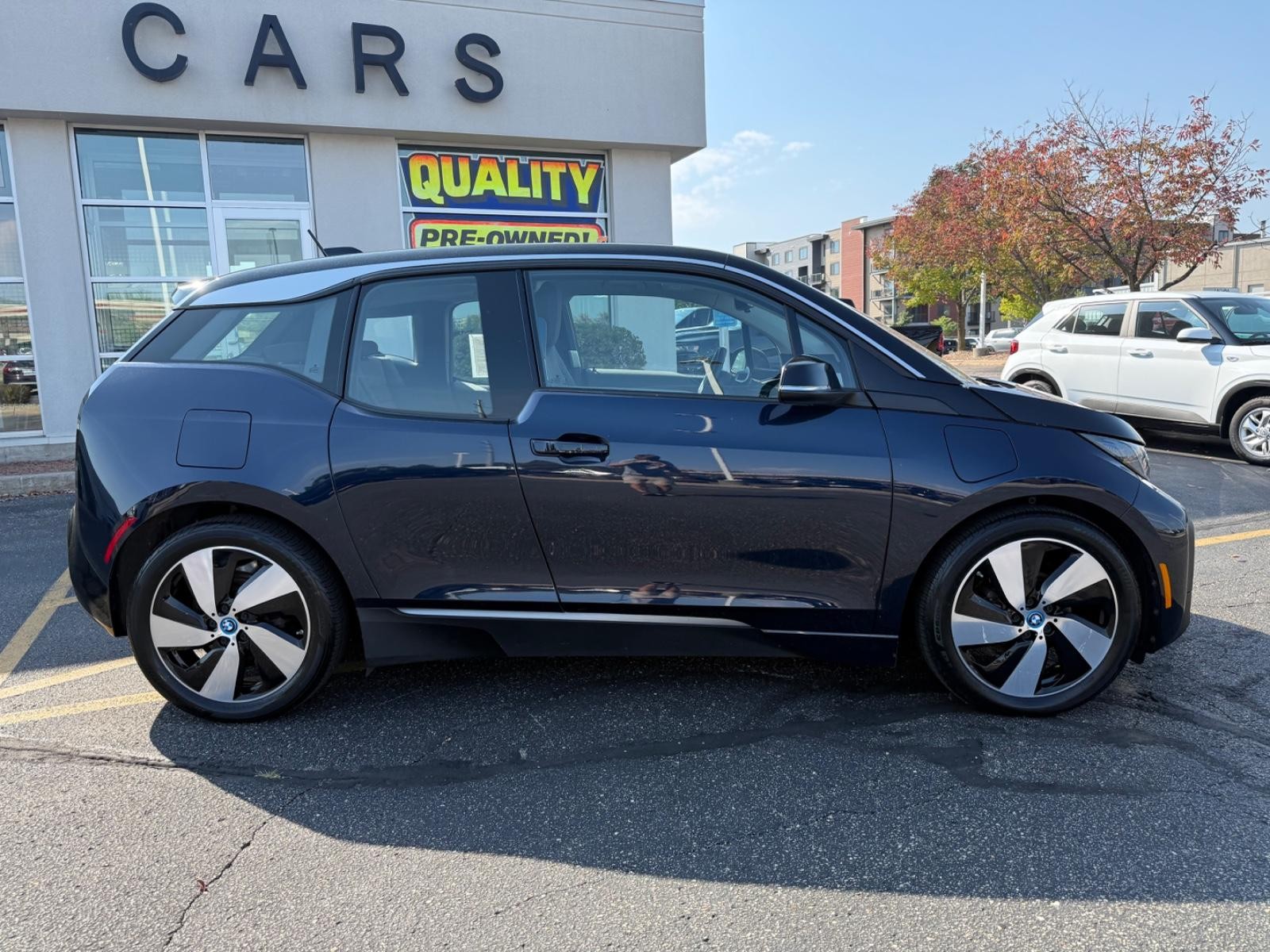 BMW i3 Vehicle Full-screen Gallery Image 02