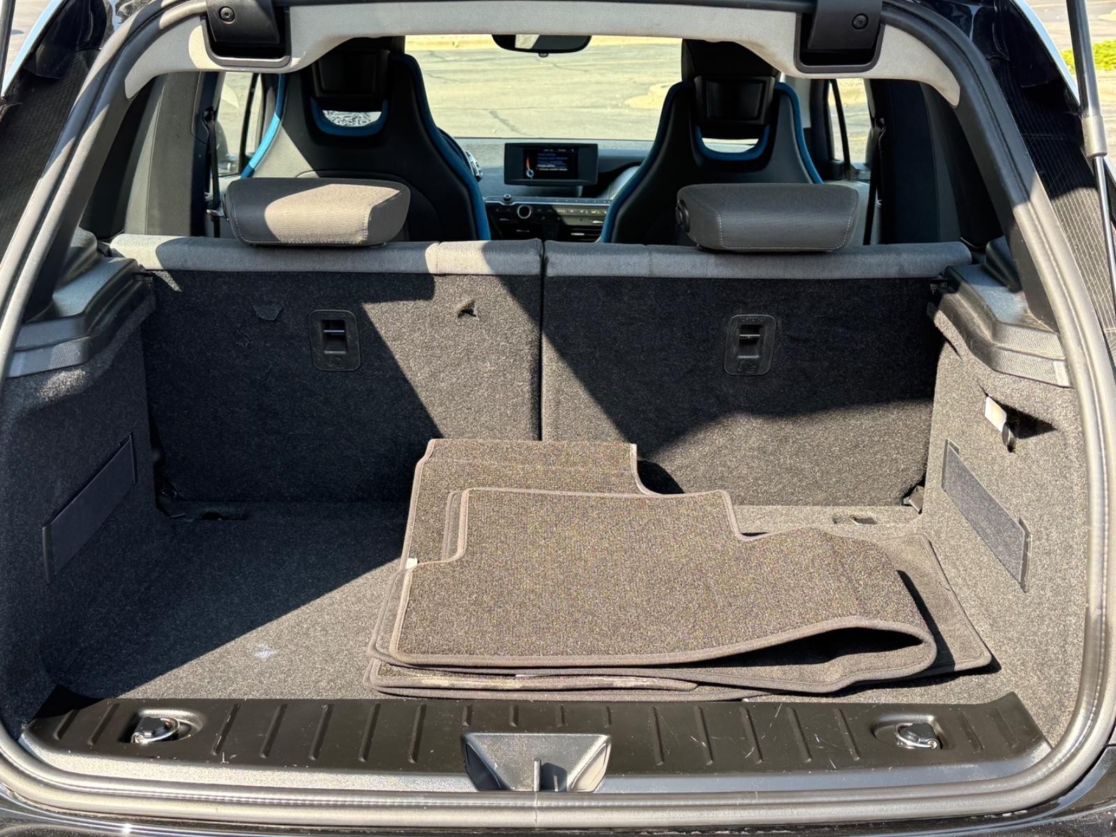 BMW i3 Vehicle Full-screen Gallery Image 05